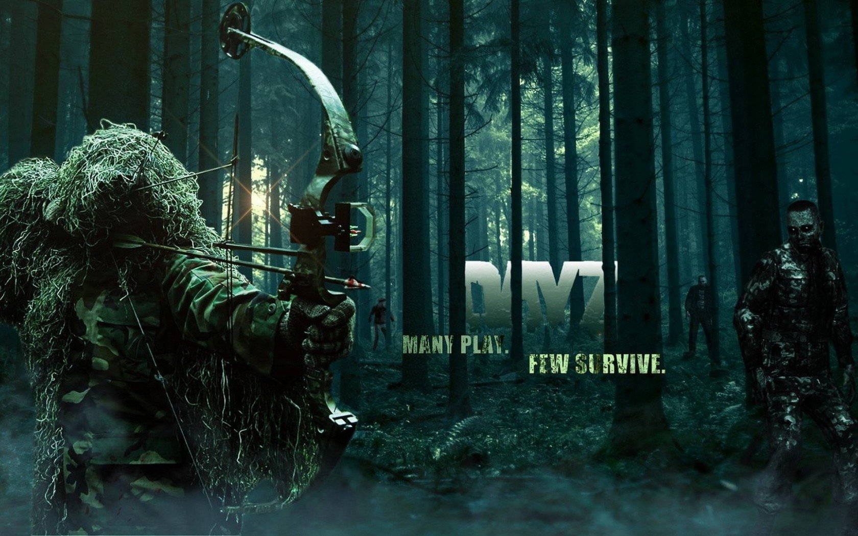 DayZ 桌布 壁紙 — 一名穿著吉利服的獵人在迷霧森林中用複合弓瞄準逼近的殭屍。