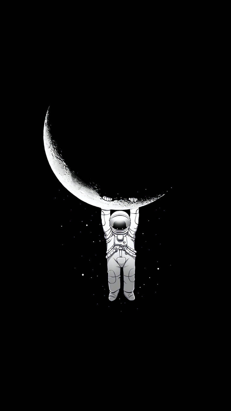 Honor 桌布 壁紙 — 一名穿著太空衣的太空人，在佈滿星斗的黑色虛空中舉起一彎新月。