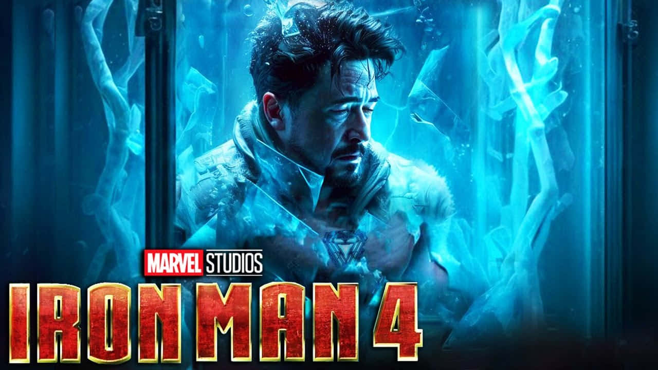 Iron Man Movies 桌布 壁紙 — 一名穿著未來風格套裝的男子站在發光的藍色房間中，周圍環繞著水晶結構，下方有「Iron Man 4」標題。