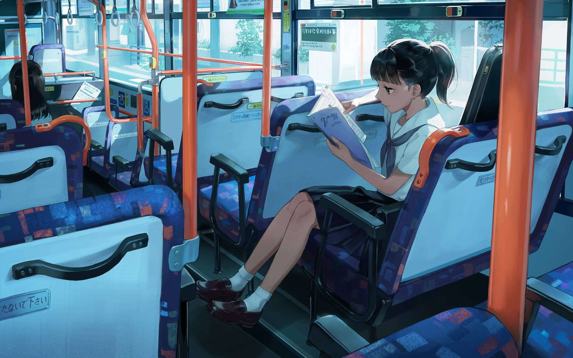 Reading 桌布 壁紙 — 一名穿著校服的女生獨自坐在光線充足的公共巴士上，巴士有橙色扶手和圖案座椅，她正在閱讀一本書。