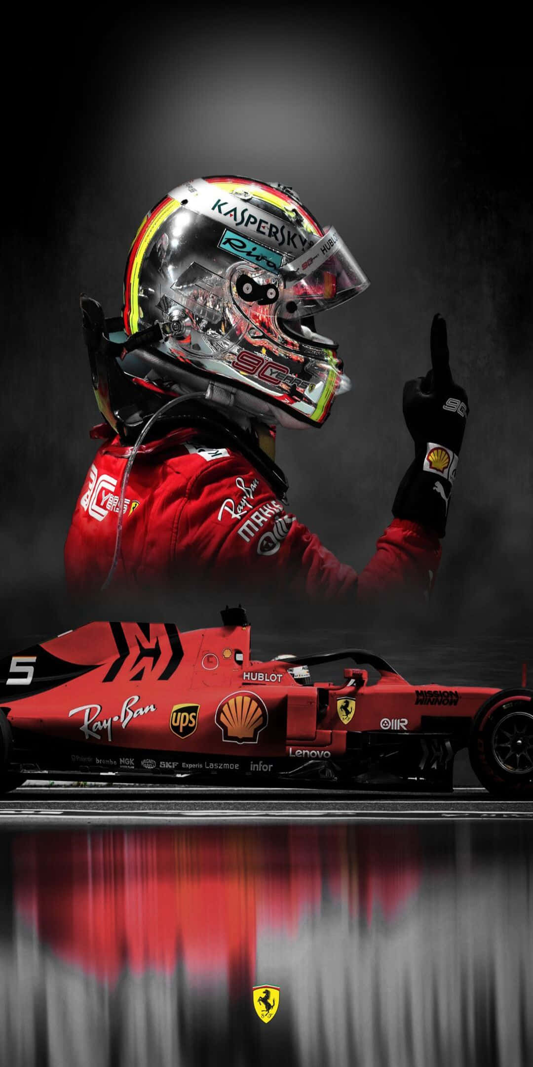 F1 2016 桌布 壁紙 — 一名穿著紅色賽車裝備和頭盔的F1車手，在他那輛倒映在濕瀝青上的紅色法拉利賽車上方做出勝利的姿勢。