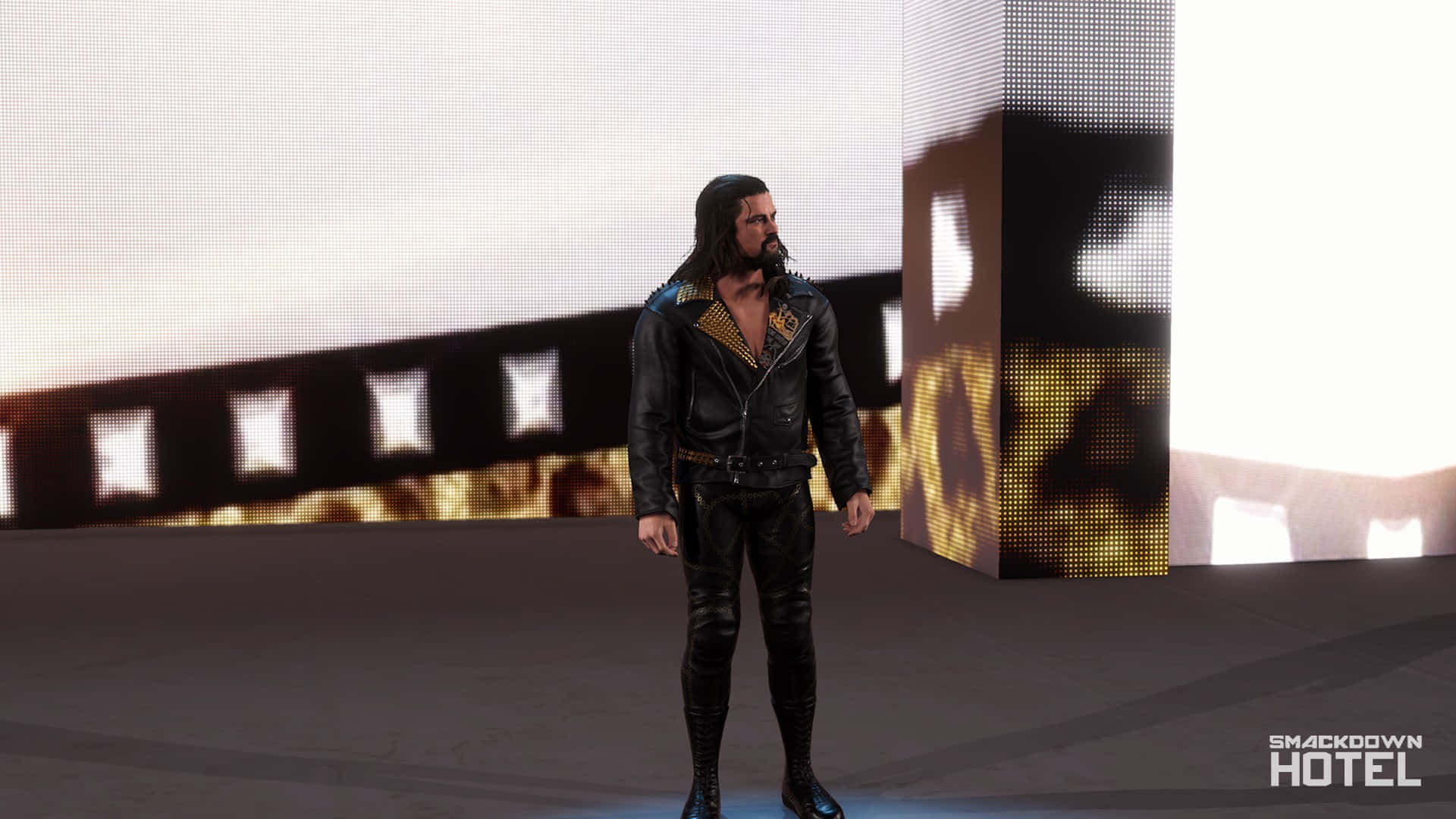 WWE 桌布 壁紙 — 一名穿著黑色皮革服裝的摔角手自信地站在舞台上，身後有發光的像素化螢幕。