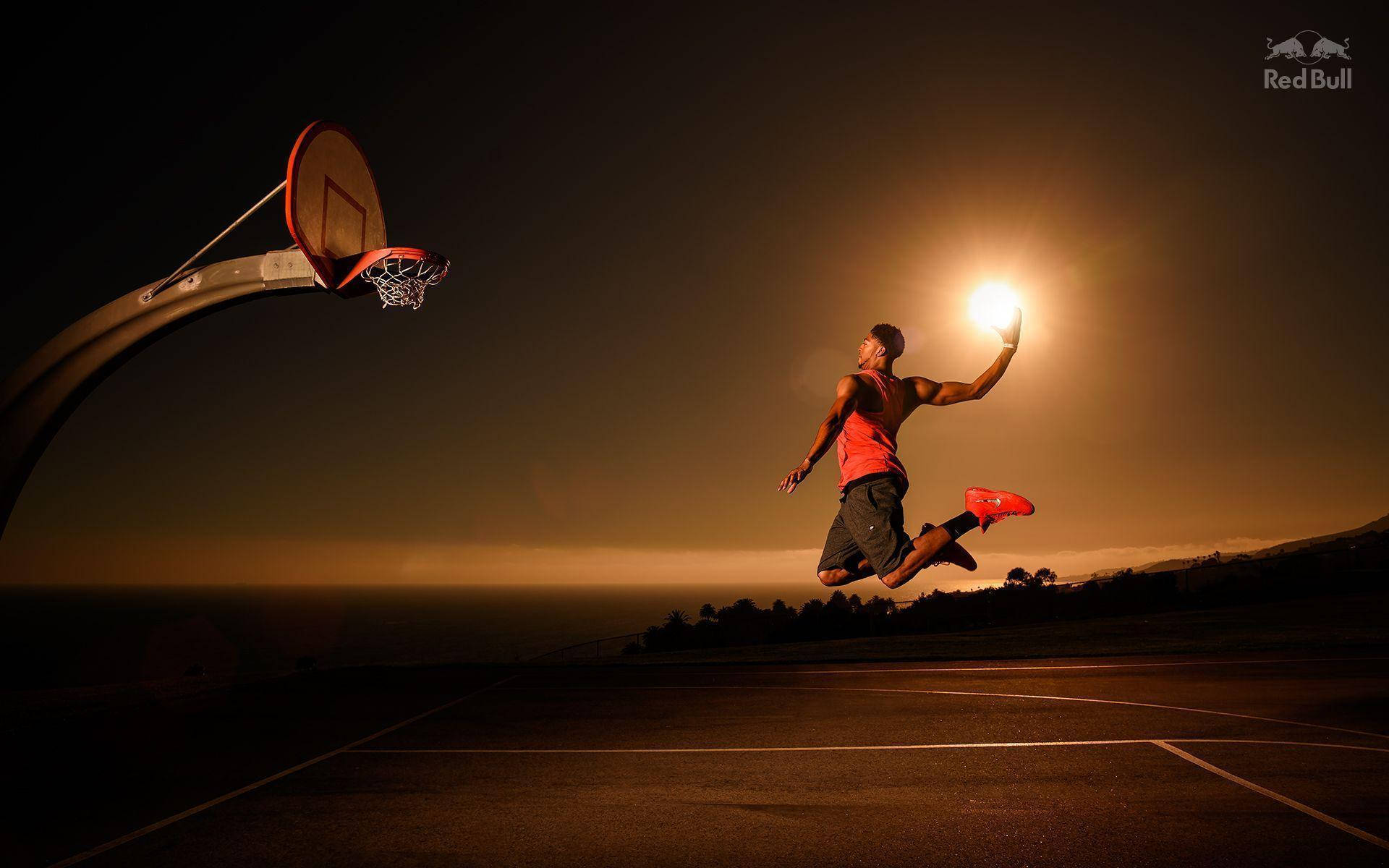 運動員在半空中拿著發光的球靠近籃框，夜間 — Michael B Jordan 壁紙