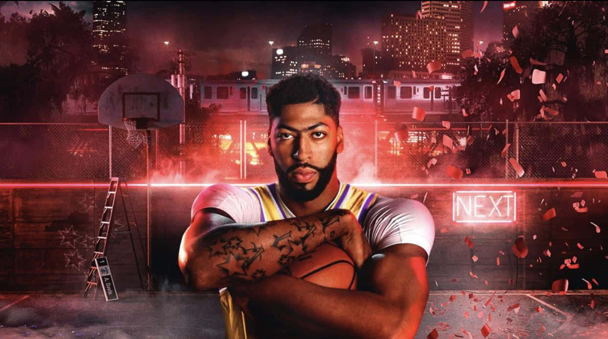 NBA 2k20 桌布 壁紙 — 一名籃球運動員在霓虹燈下拿著球，刺青清晰可見，背景是夜晚的城市天際線。