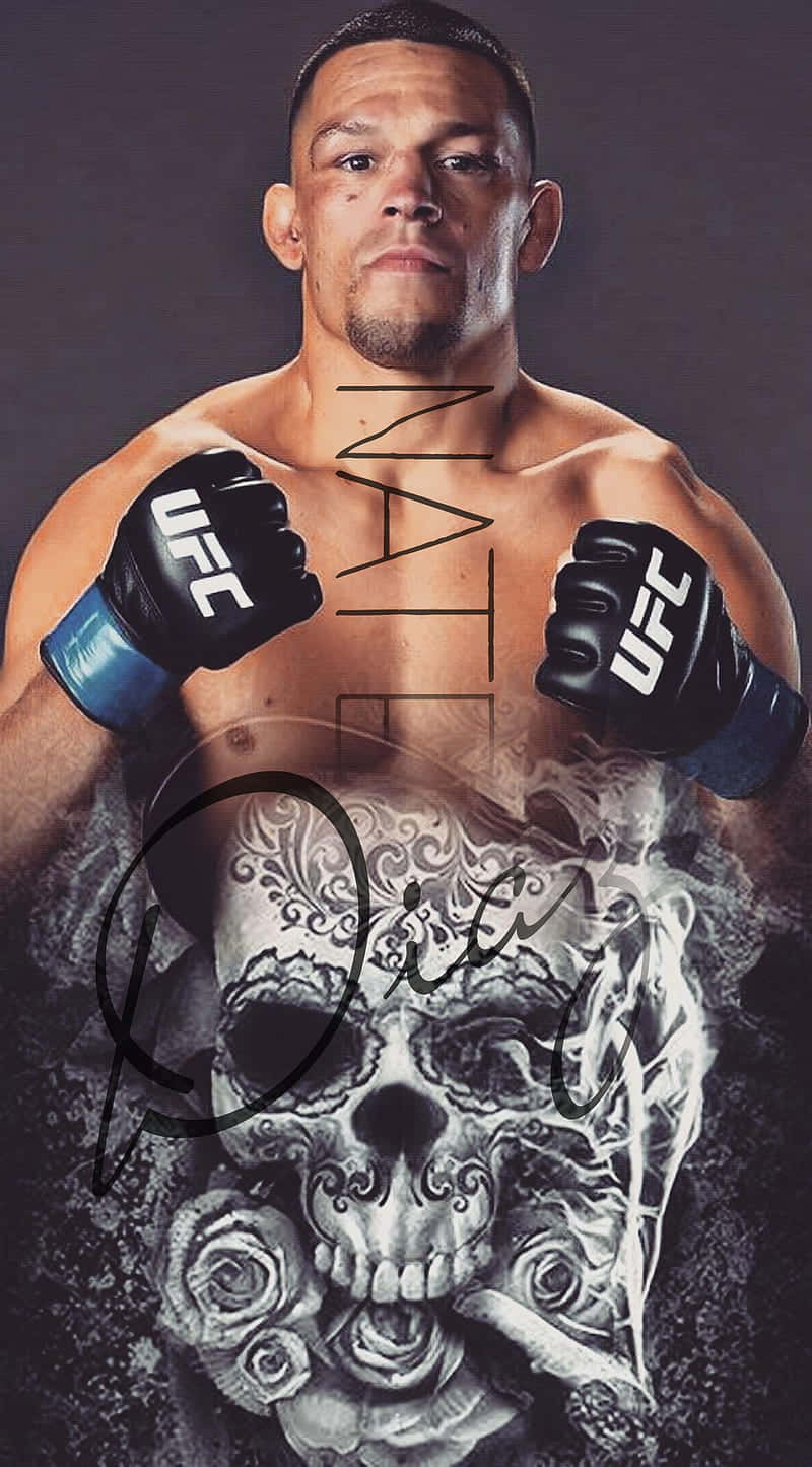 UFC 桌布 壁紙 — 一名肌肉發達的UFC拳手戴著手套，眼神銳利，身上綻放著精細的糖骷髏刺青。