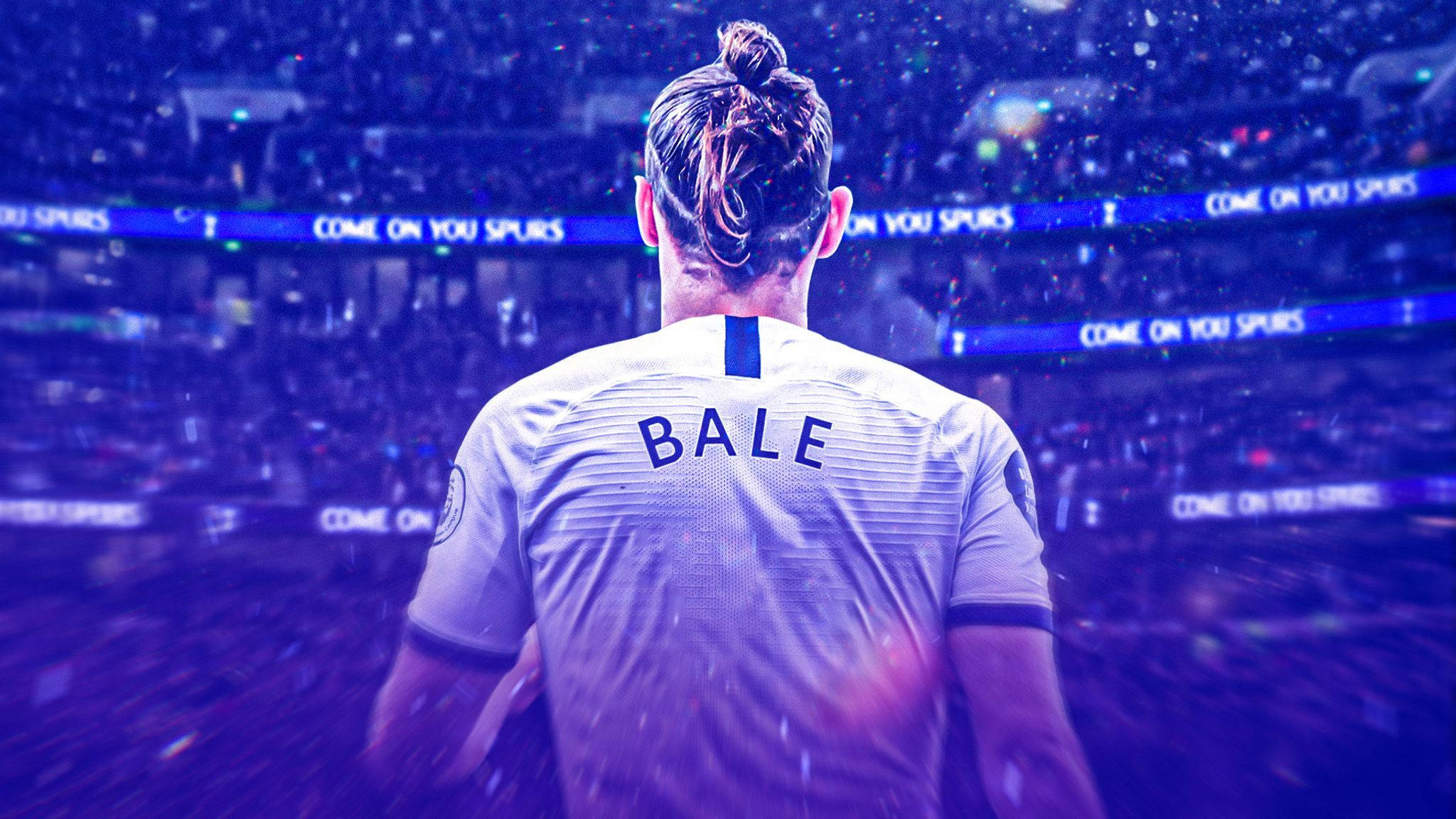 Gareth Bale 桌布 壁紙 — 一名背上印有 'BALE' 的足球員獨自站在紫色燈光的球場上，雨水在他周圍落下。