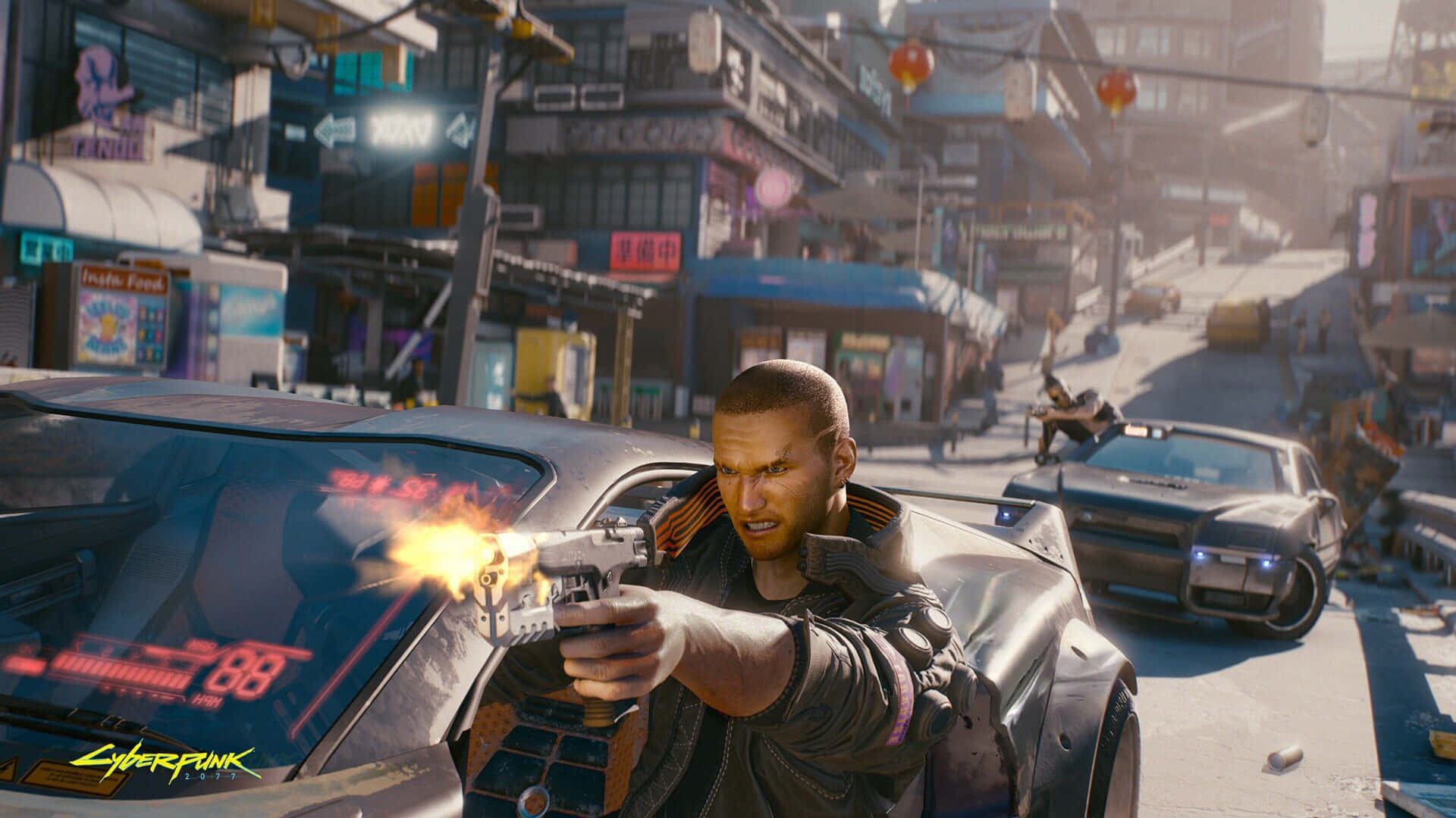 1080p Cyberpunk 2077 桌布 壁紙 — 一名賽博龐克戰士在霓虹燈照亮的反烏托邦城市街道上，從一輛未來主義汽車中發射發光的手槍。