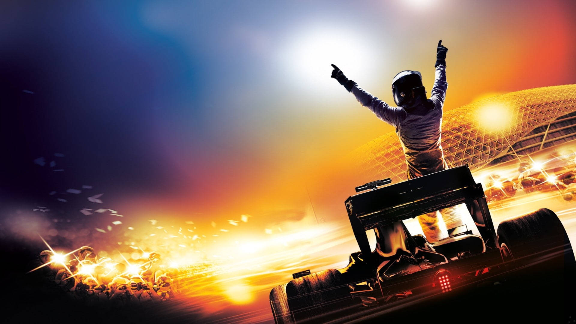 F1 桌布 壁紙 — 一名賽車手在夕陽餘暉下，站在他疾馳的車頂上慶祝勝利。