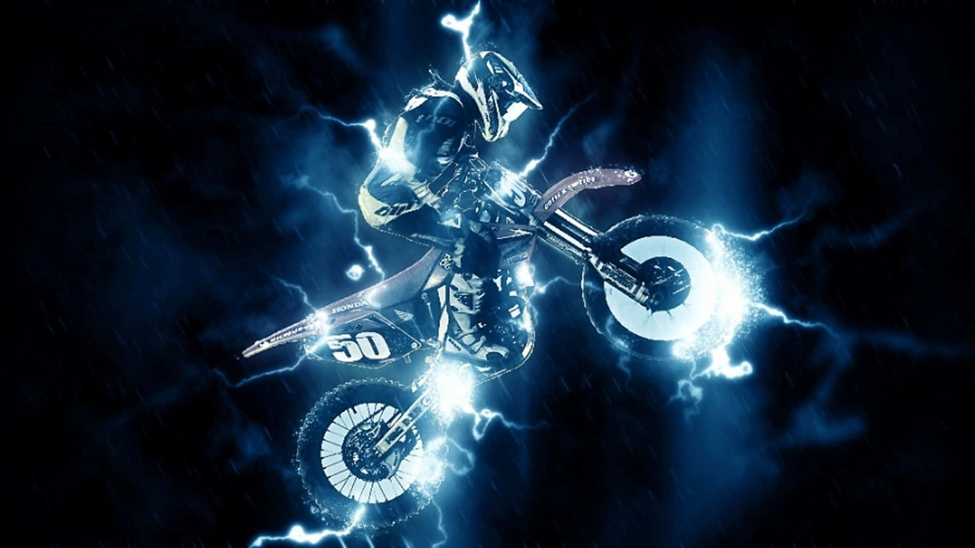 Motocross 桌布 壁紙 — 一名越野摩托車手在電光藍色閃電環繞下，背景是黑暗暴風雨的天空。
