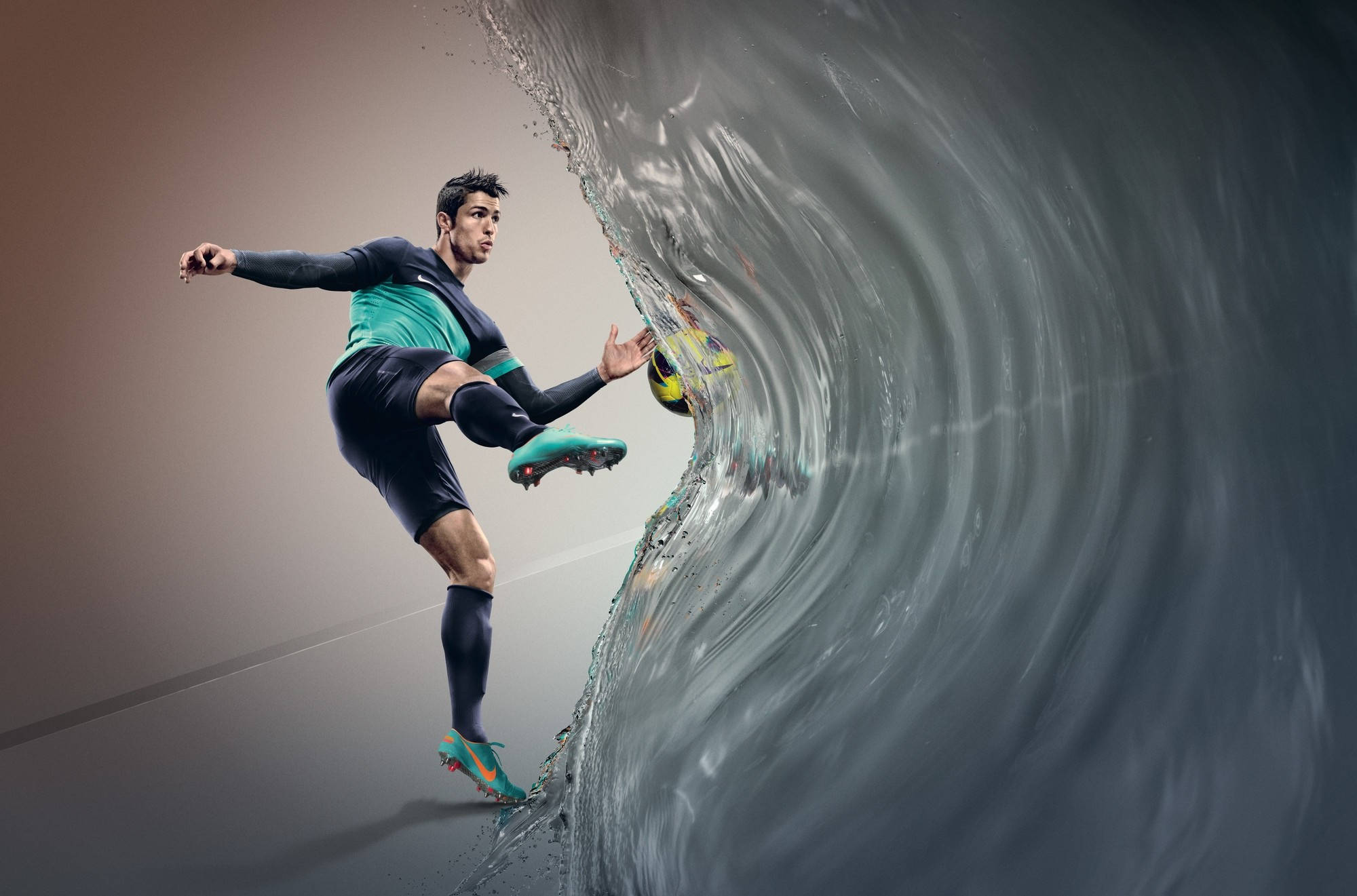 cr7 桌布 壁紙 — 一名足球運動員在運動中踢球穿過旋轉的水波，背景為漸變色。