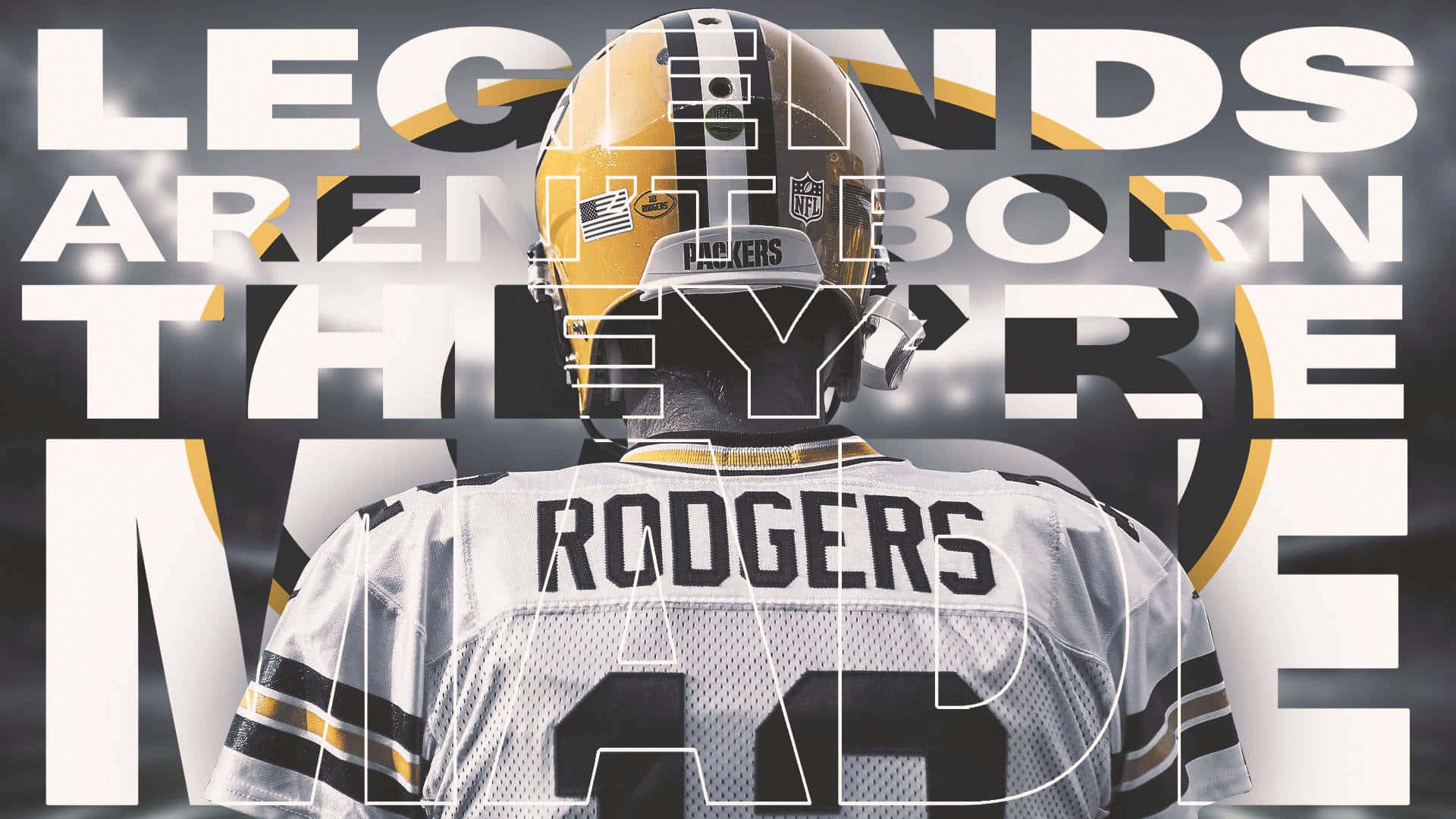 Aaron Rodgers 桌布 壁紙 — 一名身穿 Packers 球衣和頭盔的足球員從背後觀看，粗體文字疊加宣告傳奇是被創造的。