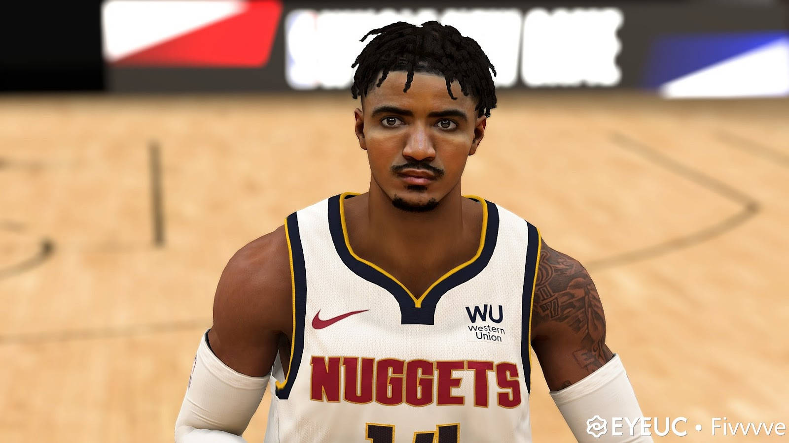gary harris 桌布 壁紙 — 一名身穿丹佛金塊球衣的籃球運動員在硬木球場上凝視，身後是模糊的場館燈光。