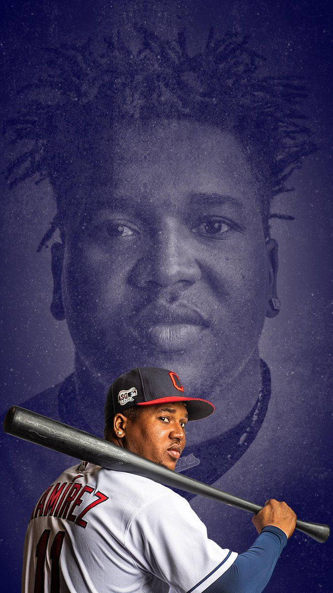 Jose Ramirez 桌布 壁紙 — 一名身穿克里夫蘭球衣的棒球選手在滿天星斗的紫色背景前揮棒，他的臉部微妙地疊加在身後。