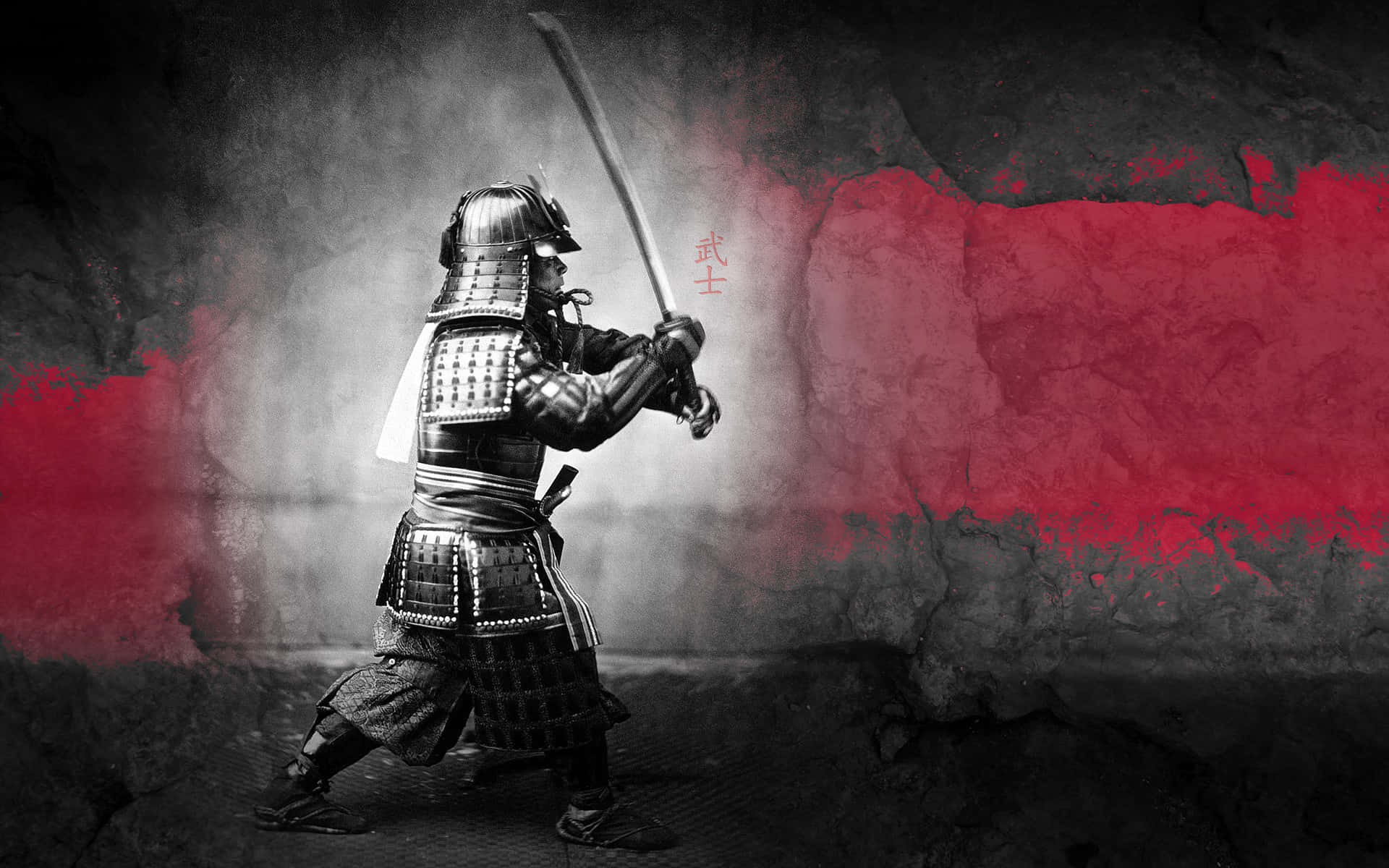 Samurai X 桌布 壁紙 — 一名身穿全副盔甲的武士，手持武士刀，站在鮮明的黑色和紅色紋理背景前。