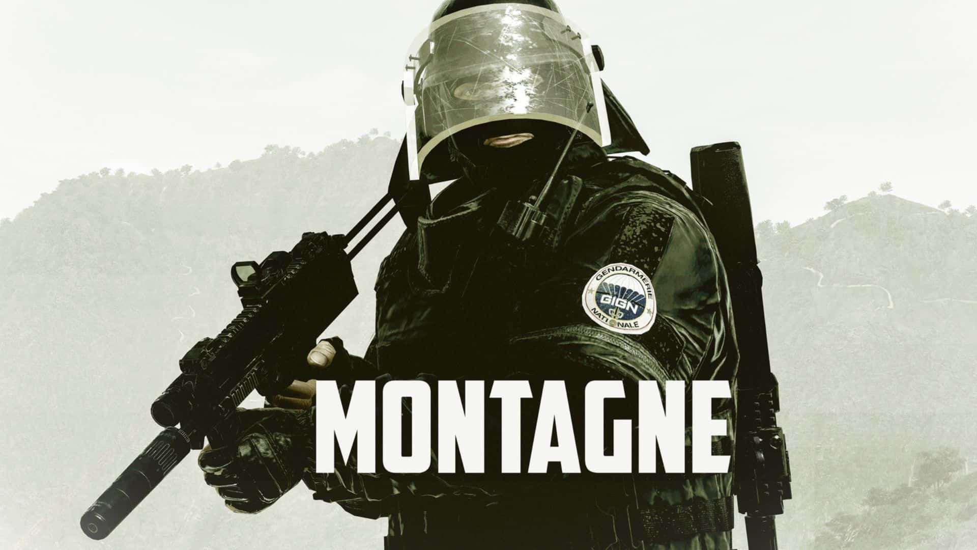 Rainbow Six Siege Operators 桌布 壁紙 — 一名身穿全套戰術裝備、戴著透明頭盔並持步槍的士兵，站在朦朧的山景背景前，背景上有粗體白色文字 'MONTAGNE'。