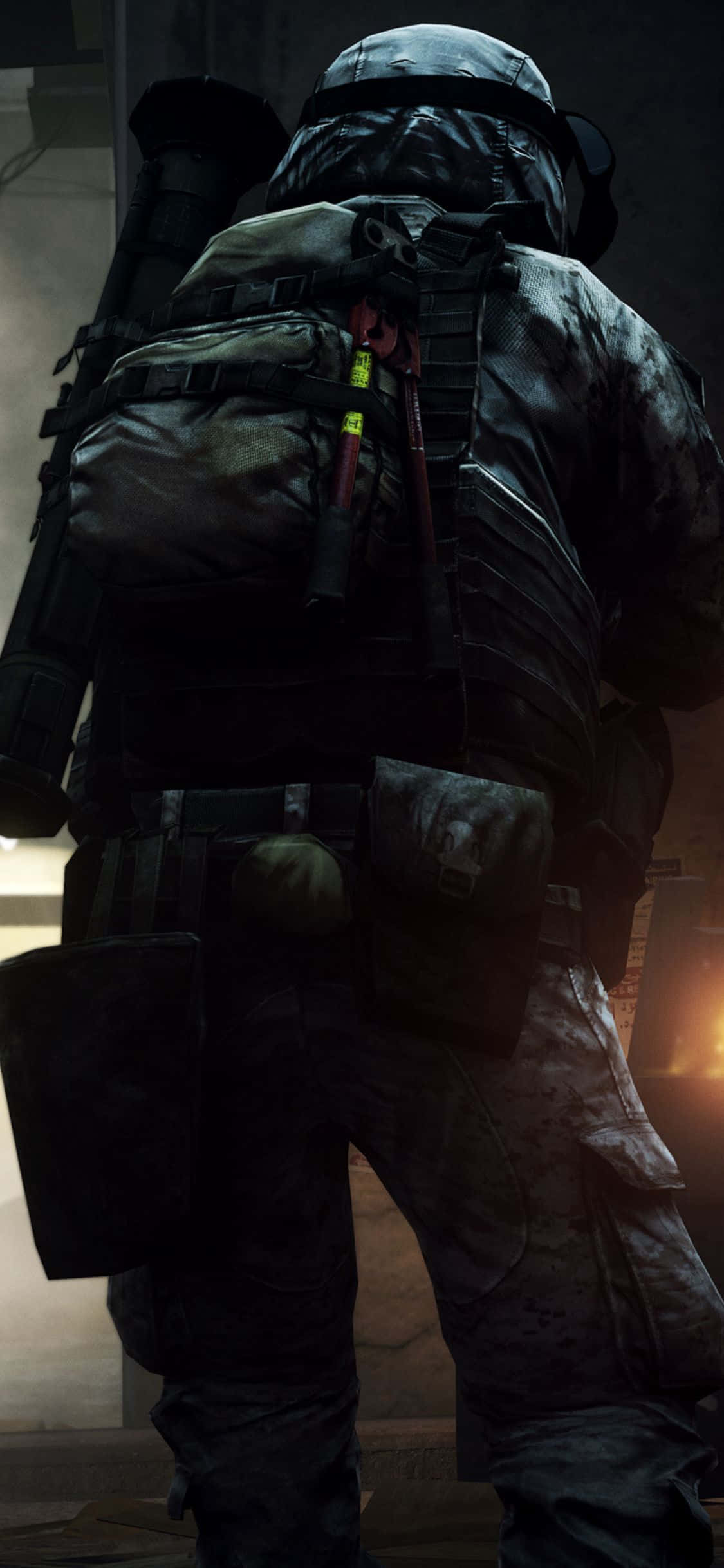 iPhone Xs Battlefield 3 桌布 壁紙 — 一名身穿全套戰術裝備的士兵站在光線昏暗的城市廢墟中，背景有煙霧和火焰。