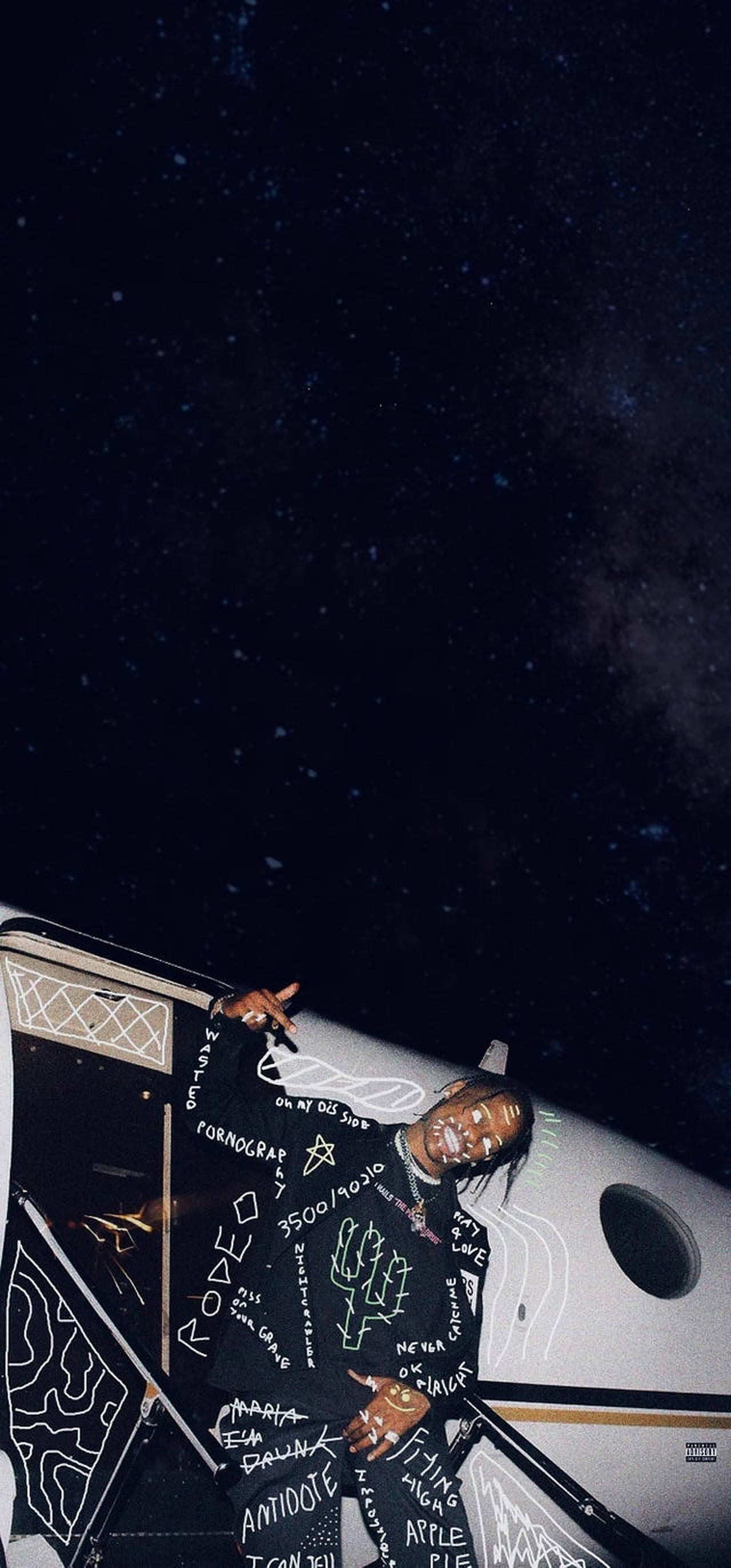 Polo 桌布 壁紙 — 一名身穿塗鴉連帽衫的男子在可見銀河的星空夜空背景下，從私人飛機上探出身子。