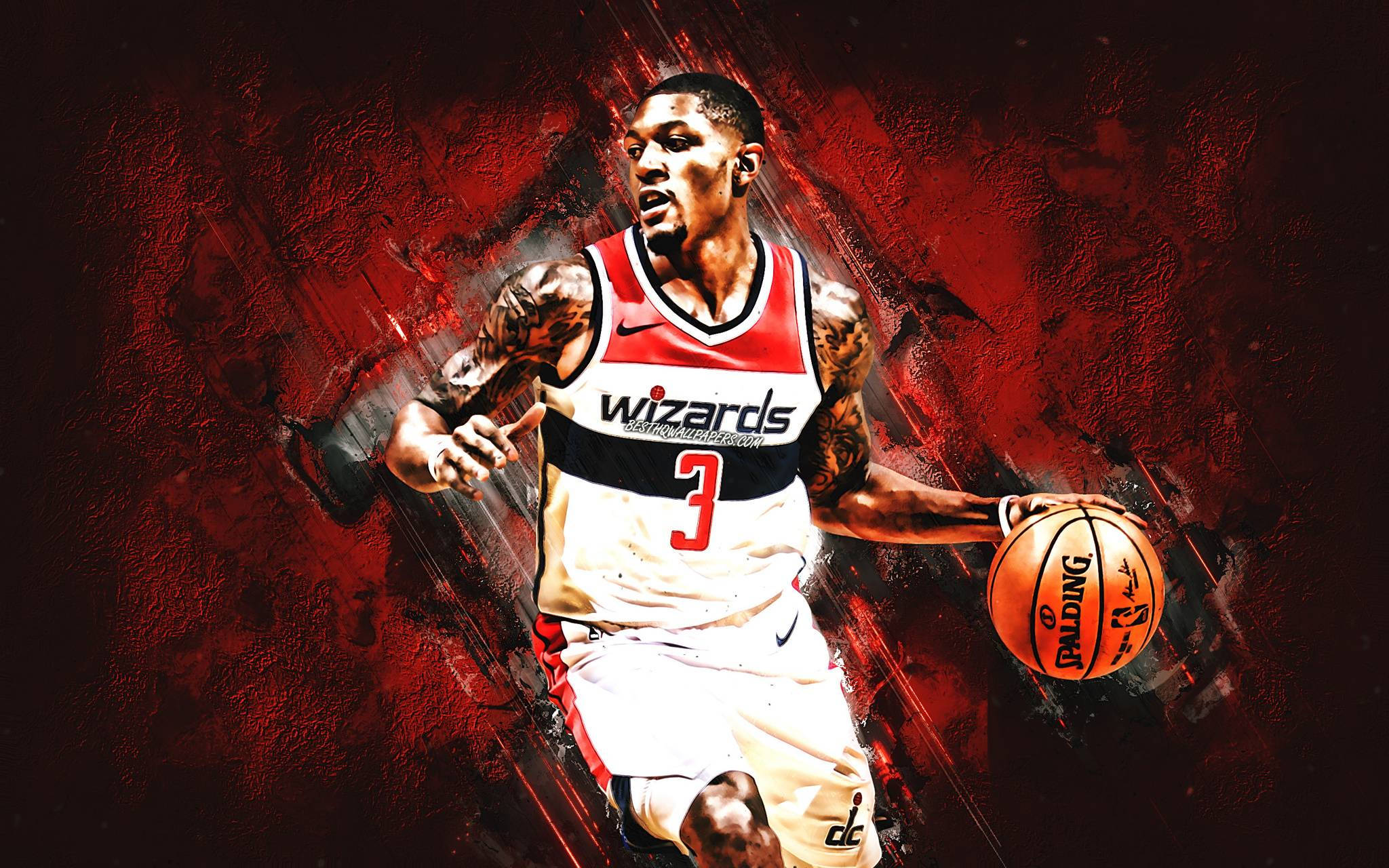 Bradley Beal 桌布 壁紙 — 一名身穿巫師隊球衣的動感籃球運動員在火紅抽象背景前激烈運球。