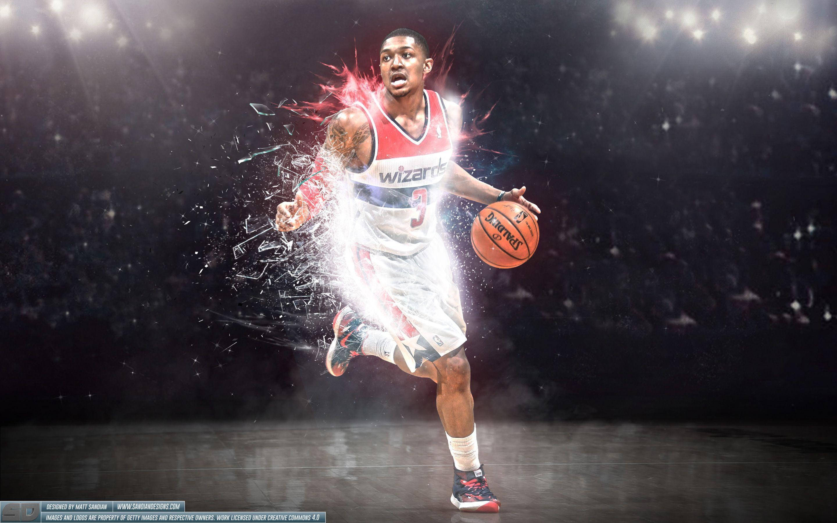 Bradley Beal 桌布 壁紙 — 一名身穿巫師隊球衣的籃球運動員在明亮的場館燈光下，手持籃球衝破玻璃屏障。