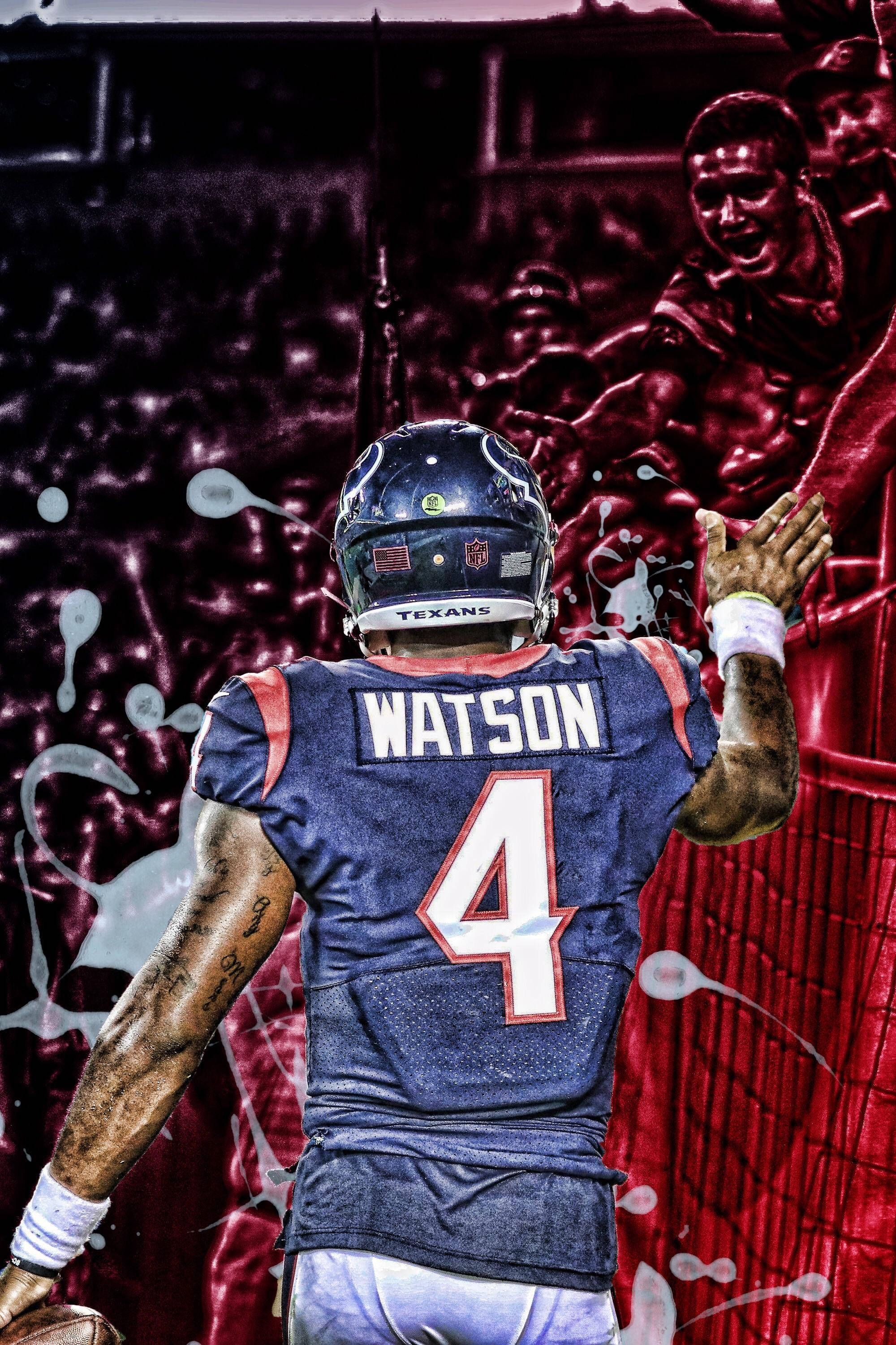 Deshaun Watson 桌布 壁紙 — 一名身穿德州人隊4號球衣的美式足球員在充滿活力的紅黑抽象背景前高舉雙臂慶祝。