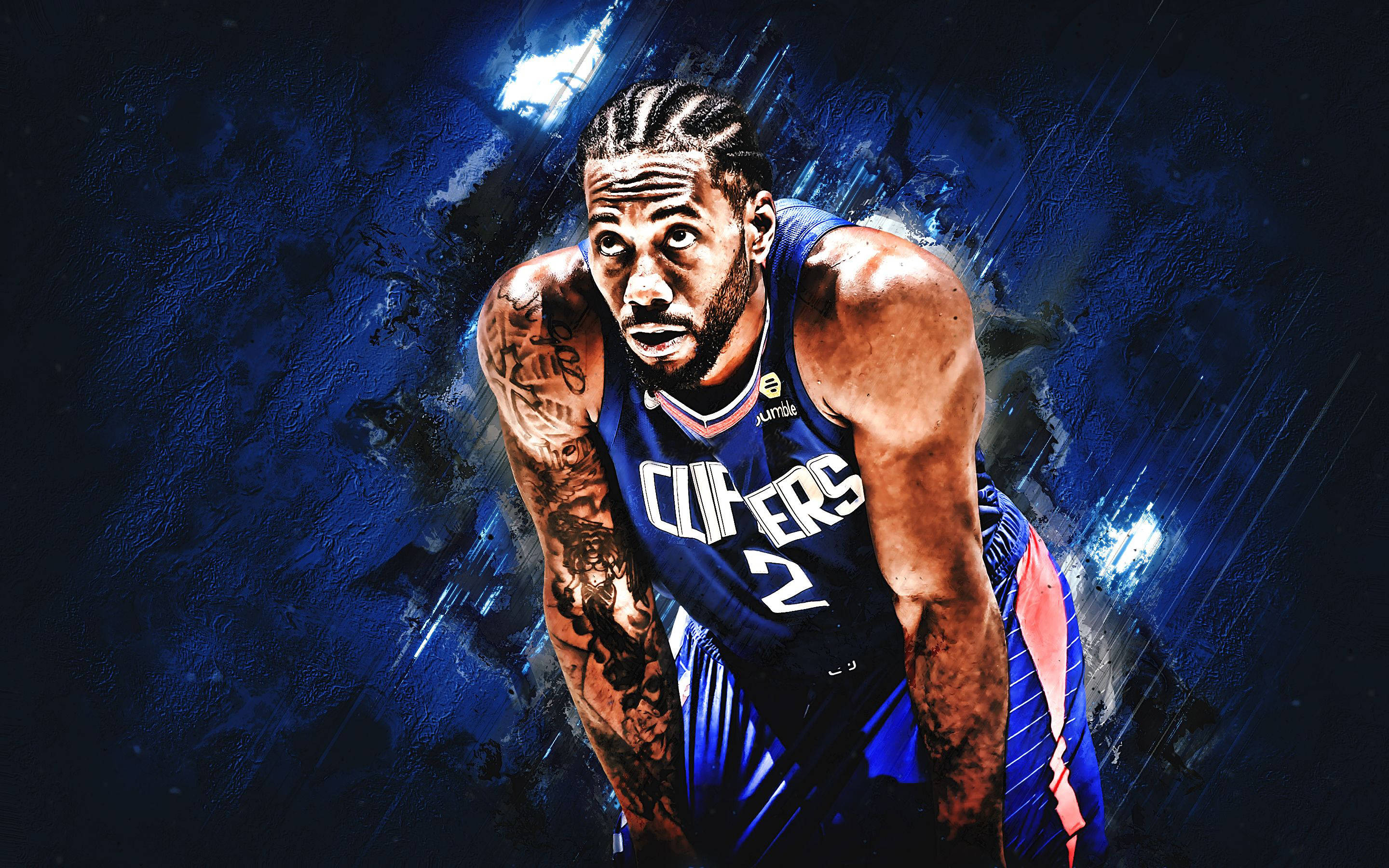 Kawhi 桌布 壁紙 — 一名身穿快艇隊球衣的兇猛籃球運動員，在動態藍色抽象背景前凝視著。