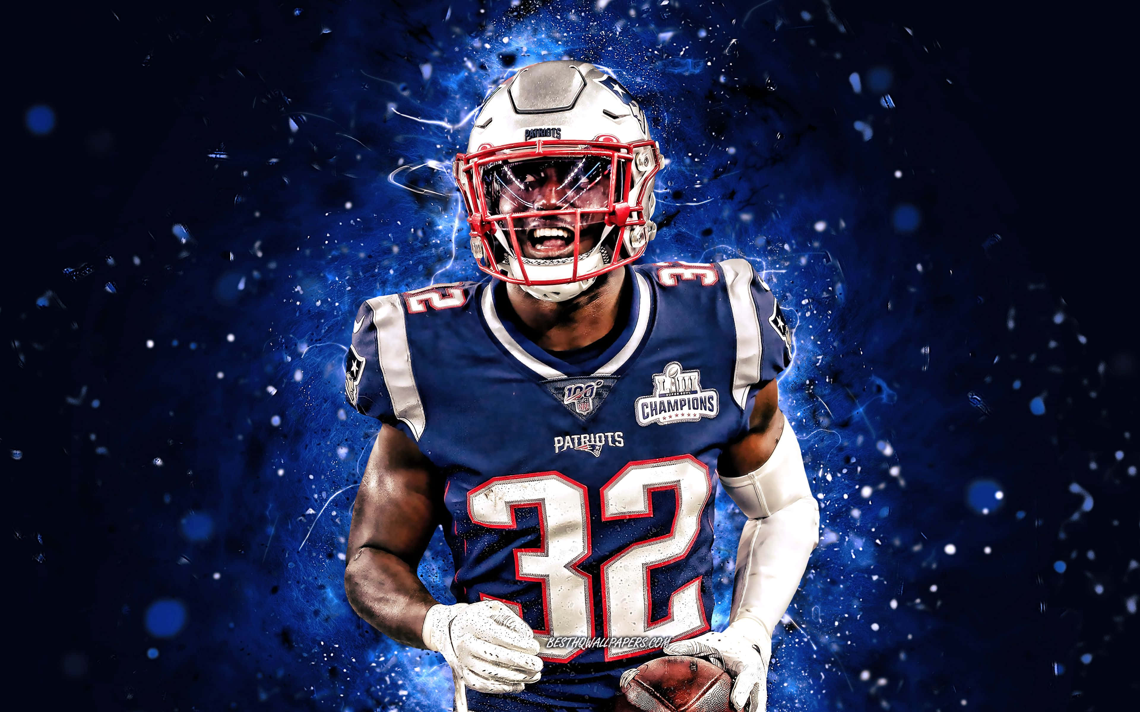 Devin Mccourty 桌布 壁紙 — 一名身穿愛國者隊32號球衣的足球運動員，在動態藍色粒子爆炸背景下激烈咆哮。