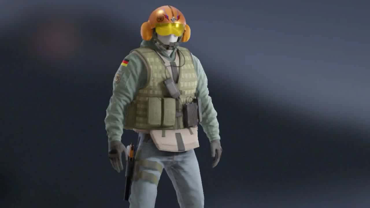 Rainbow Six Siege Jager 桌布 壁紙 — 一名身穿戰術裝備、戴著橙色頭盔和黃色護目鏡的士兵，站在深色漸變背景前。