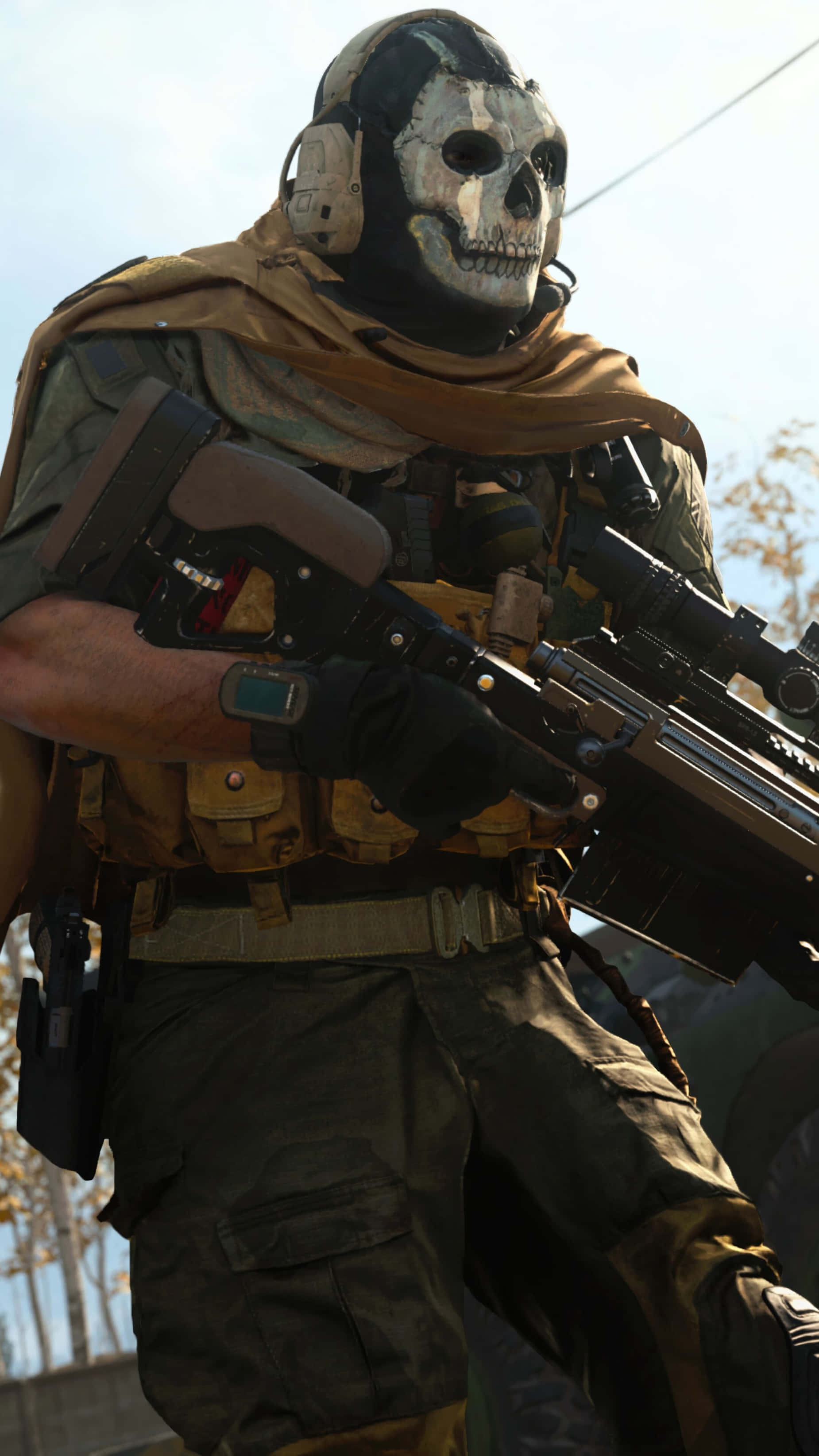 Call Of Duty Modern Warfare iPhone 桌布 壁紙 — 一名身穿戰術裝備、戴著骷髏面具和步槍的士兵在明亮的天空下準備就緒。