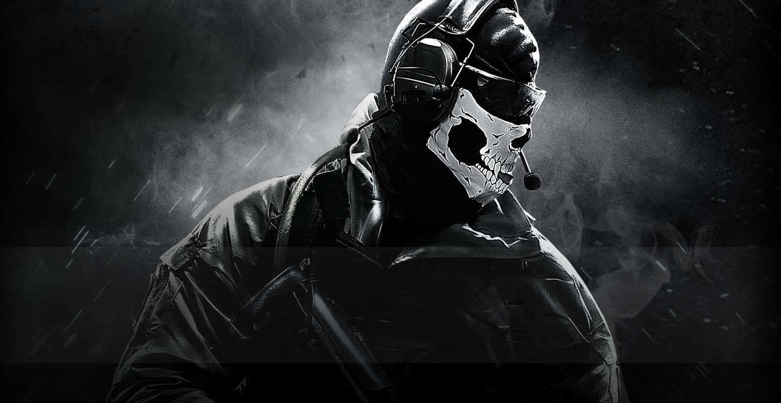 Call Of Duty Ghosts 桌布 壁紙 — 一名身穿戰術裝備、戴著骷髏面具的士兵站在煙霧和雨滴落下的黑暗雨天環境中。