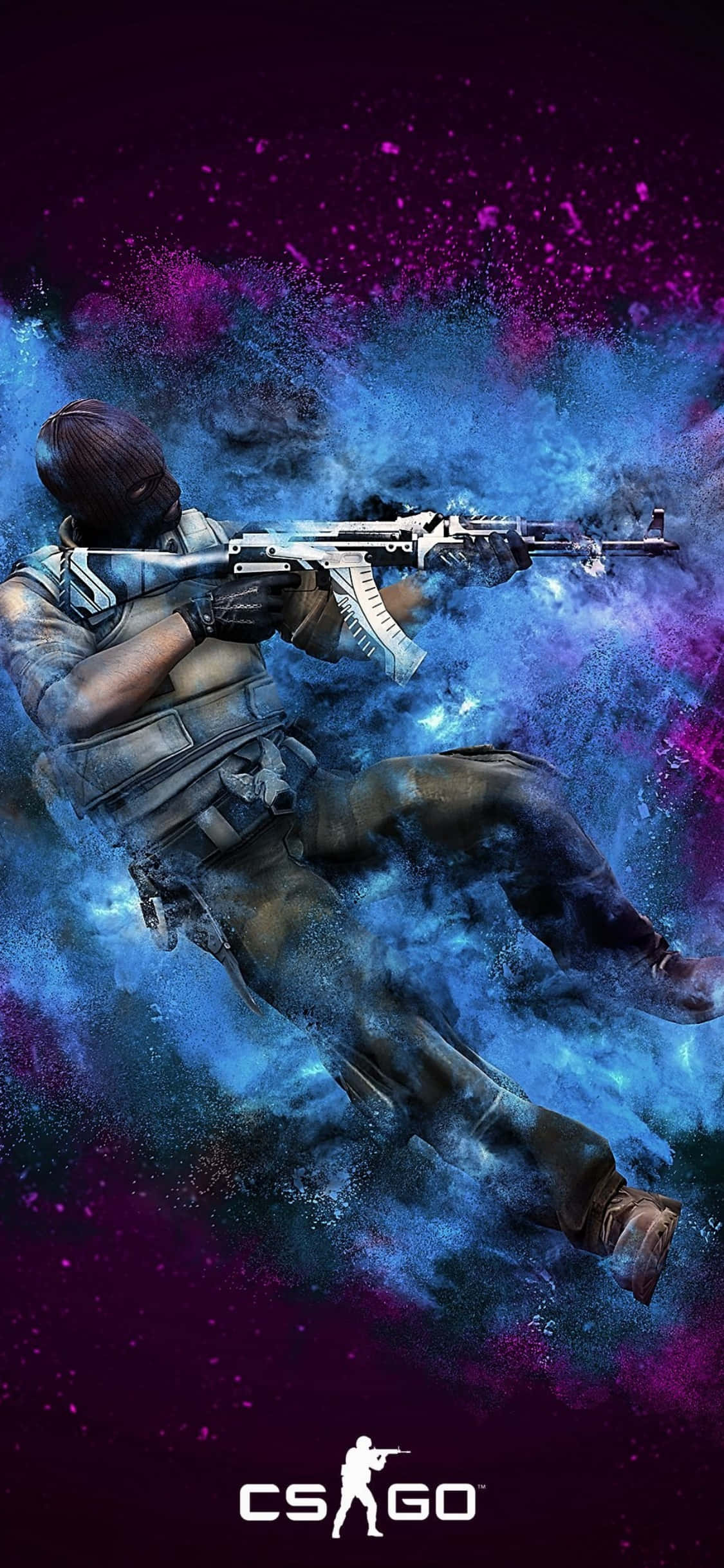 iPhone Xs Counter-strike Global Offensive 桌布 壁紙 — 一名身穿戰術裝備的CS GO士兵在藍色和紫色粒子的生動宇宙爆炸中發射步槍。