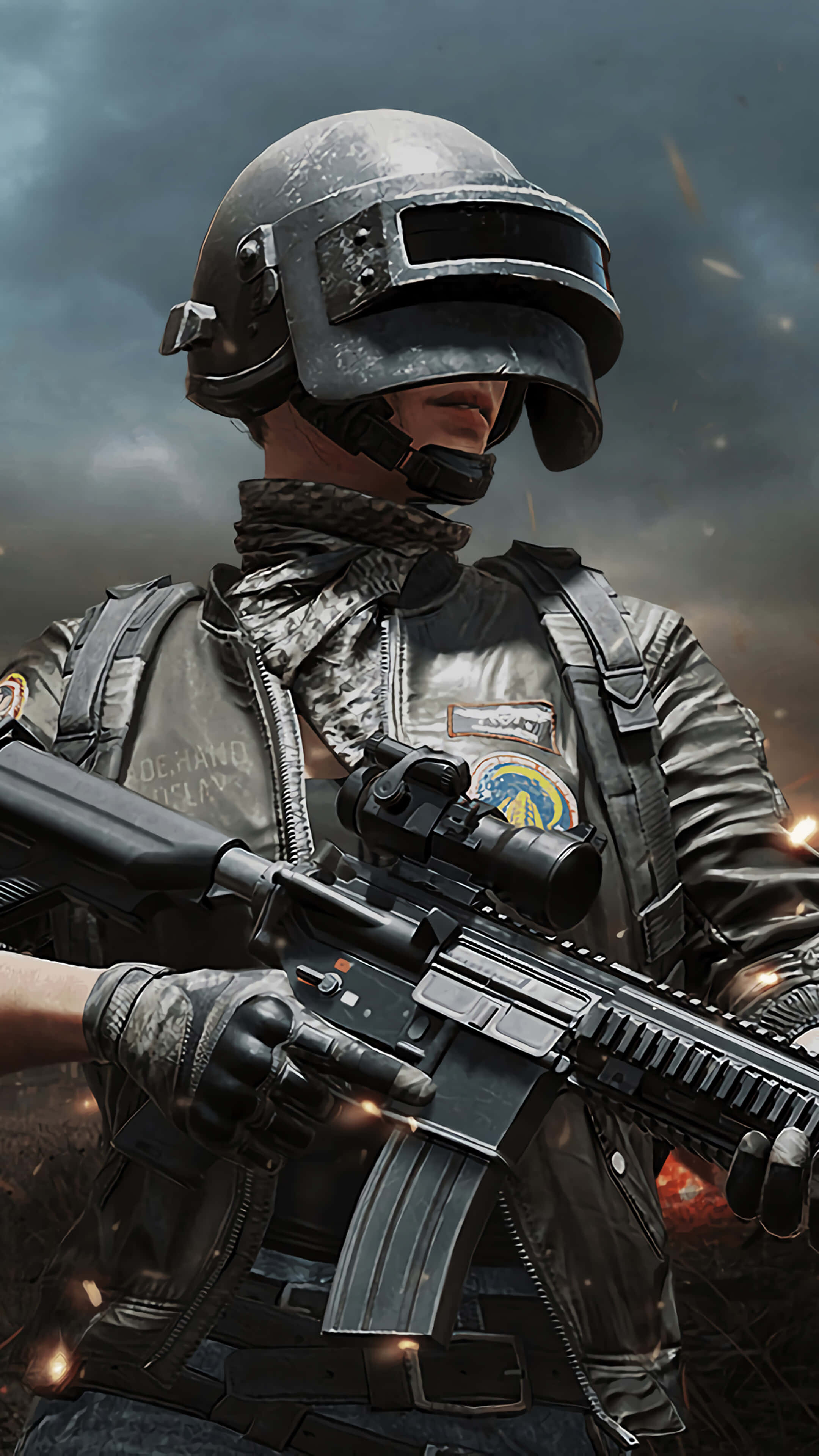 pubg mobile 桌布 壁紙 — 一名身穿戰術裝備的士兵，在煙霧瀰漫、火花四濺的戰場背景下手持步槍。