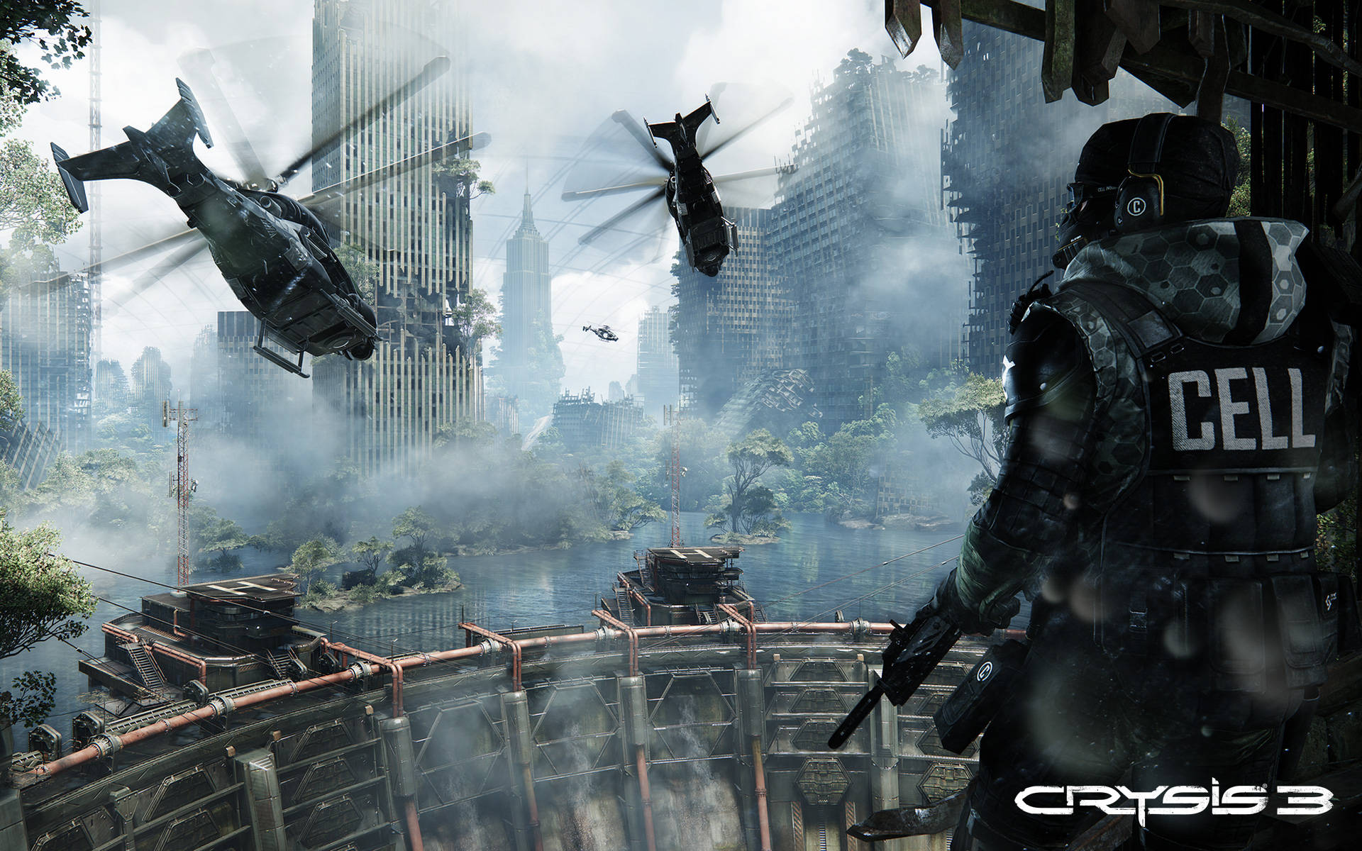 Crysis 3 桌布 壁紙 — 一名身穿戰術裝備的士兵俯瞰著霧氣瀰漫的廢墟城市景觀，直升機在長滿植物的摩天大樓和水面上飛行。
