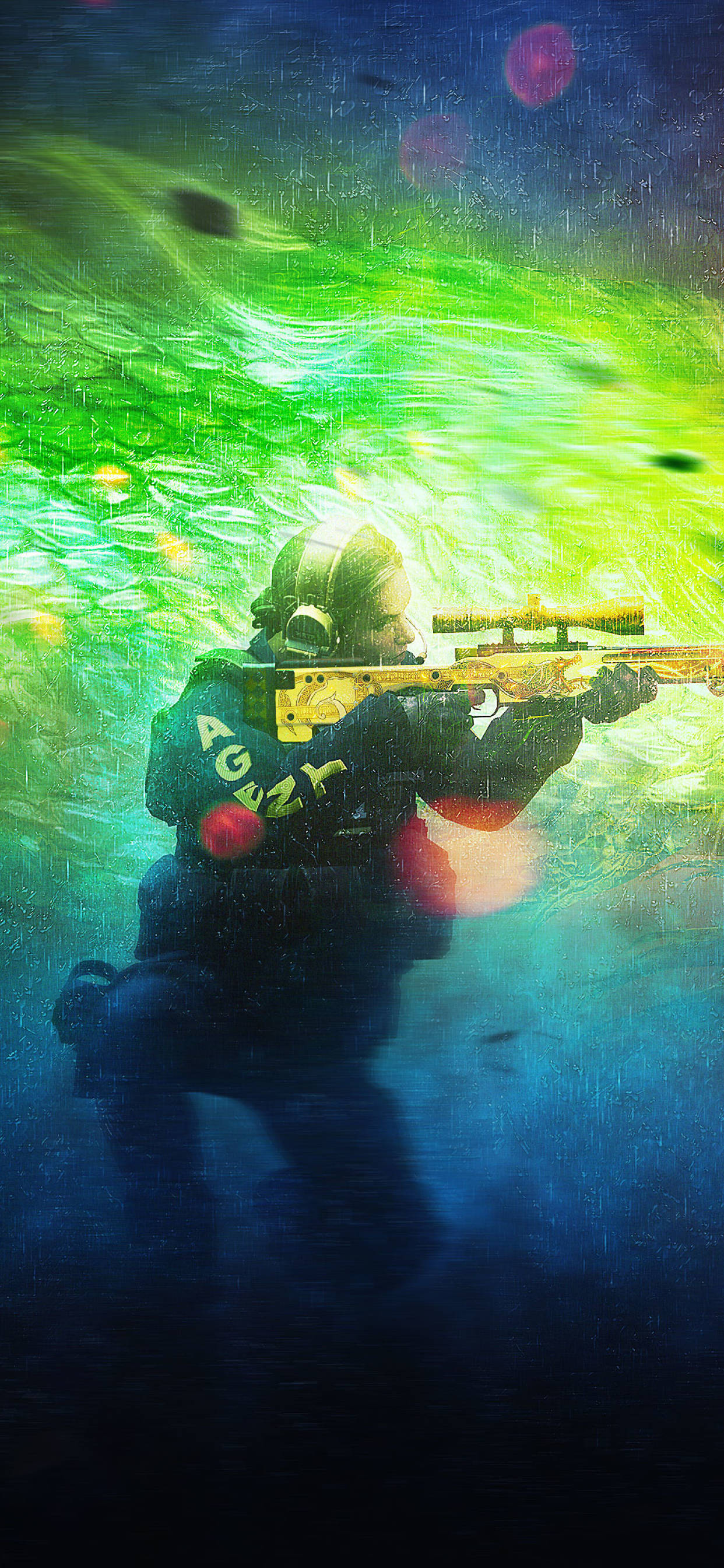 Cs Go 桌布 壁紙 — 一名身穿戰術裝備的士兵在水下瞄準步槍，周圍環繞著發光的綠色和藍色生物發光漩渦。