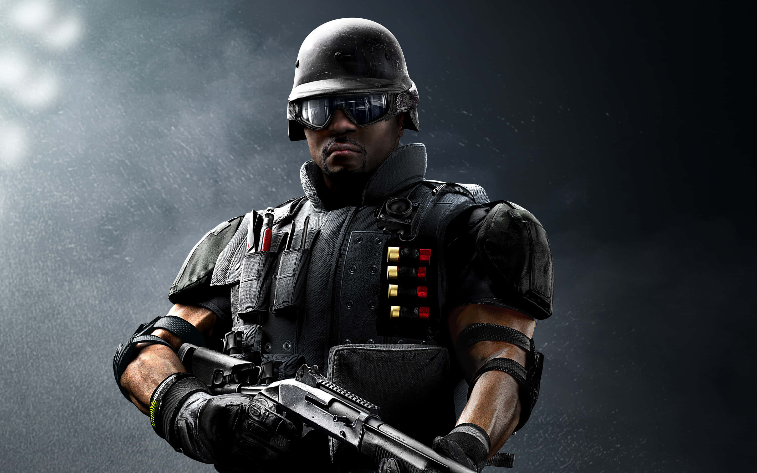 Rainbow Six Siege Operators 桌布 壁紙 — 一名身穿戰術裝備的士兵在黑暗煙霧繚繞的背景中，在戲劇性燈光下持步槍。