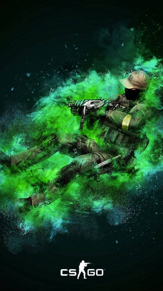 cs go iPhone 桌布 壁紙 — 一名身穿戰術裝備的士兵從黑暗背景中鮮豔的綠色爆炸中出現。