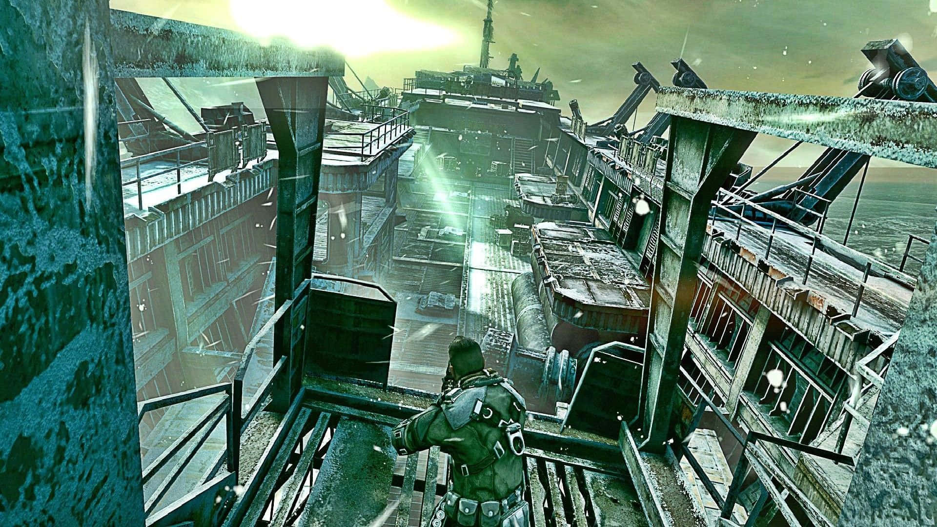 Tactical 桌布 壁紙 — 一名身穿戰術裝備的士兵站在破損的金屬樓梯上，俯瞰著廣闊的廢棄工業園區，天空呈現朦朧的綠色。