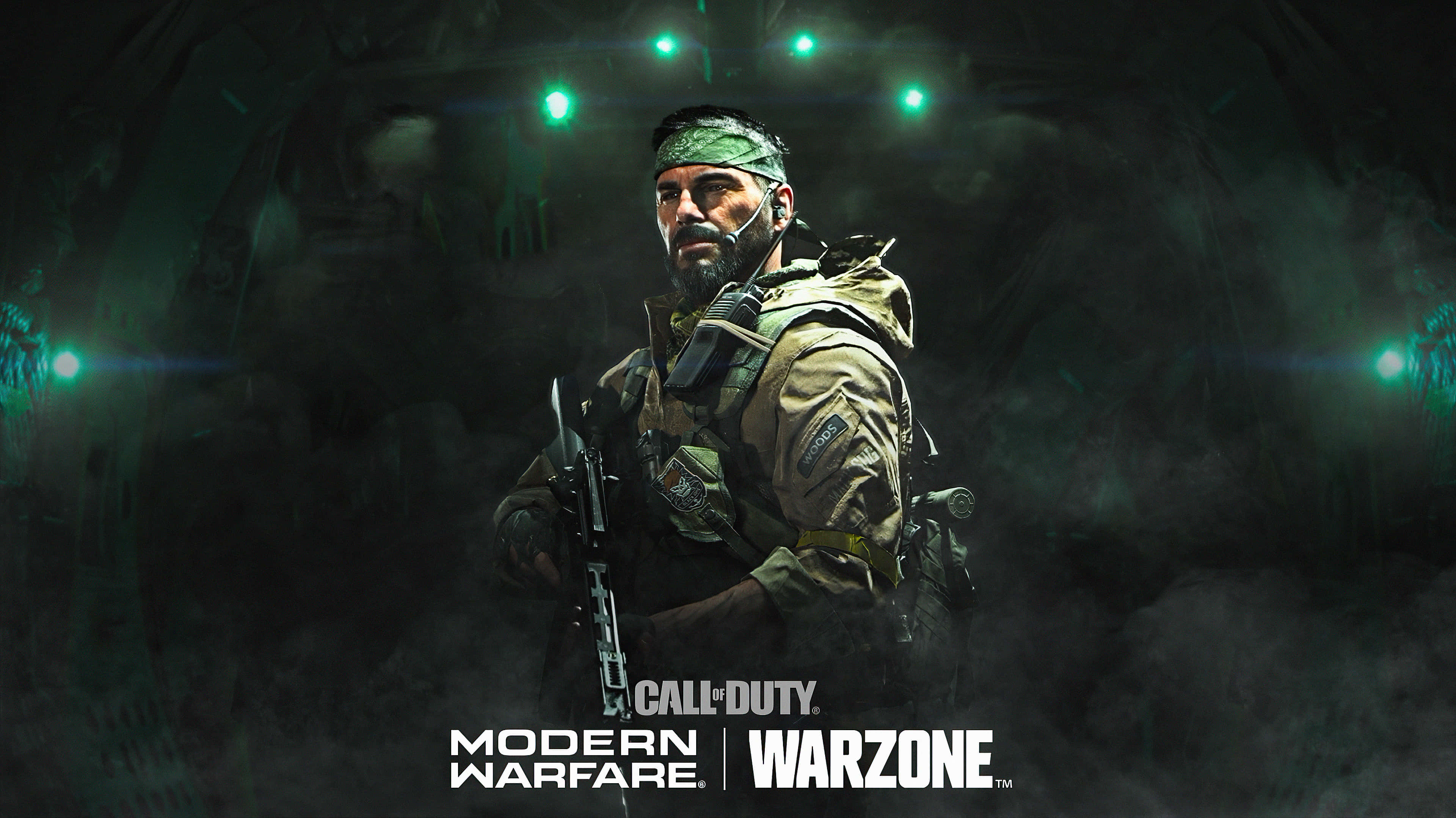 4K Call Of Duty Black Ops Cold War 桌布 壁紙 — 一名身穿戰術裝備的強悍士兵站在光線昏暗、煙霧瀰漫的掩體中，被詭異的綠色燈光照亮。