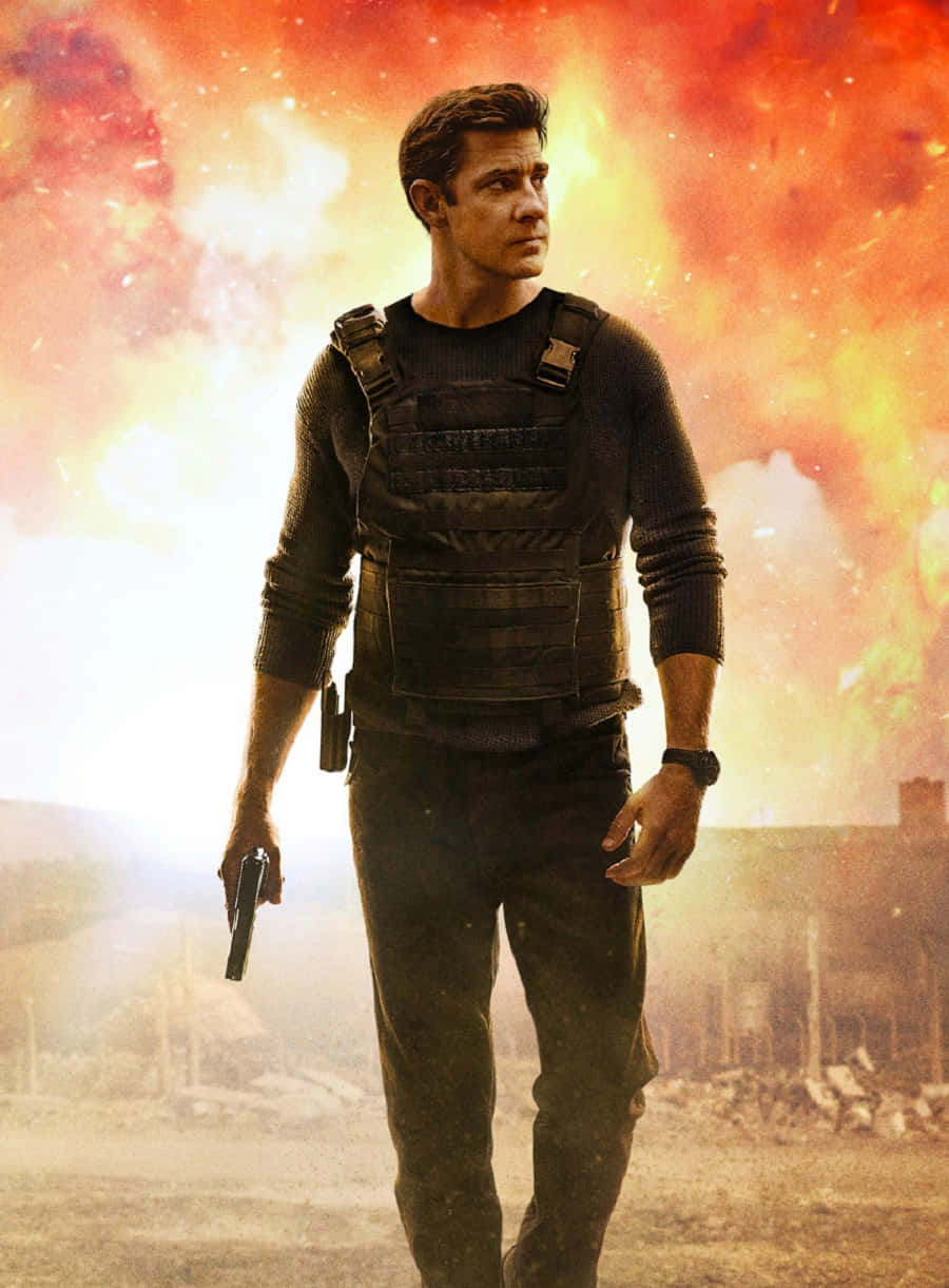 john krasinski 桌布 壁紙 — 一名身穿戰術裝備的男子手持手槍走過猛烈爆炸的火海。