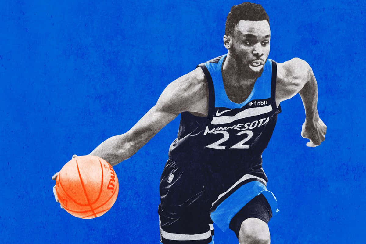 Andrew Wiggins 桌布 壁紙 — 一名身穿明尼蘇達球衣的籃球運動員在帶有紋理的藍色背景前運球，球為橙色。