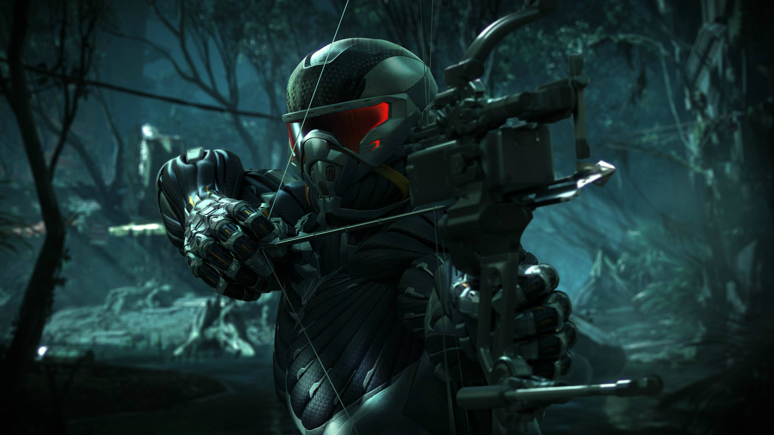Crysis 3 桌布 壁紙 — 一名身穿暗色盔甲、配備紅色發光面罩的未來戰士，在夜間霧氣瀰漫的森林中拉開高科技弓箭。
