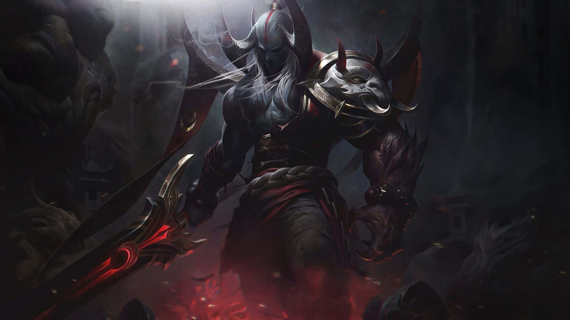 1920x1080 League Of Legends 桌布 壁紙 — 一名身穿暗色盔甲、頭戴角與面具的戰士，在煙霧瀰漫的戰場上揮舞著一把發光的紅色劍。