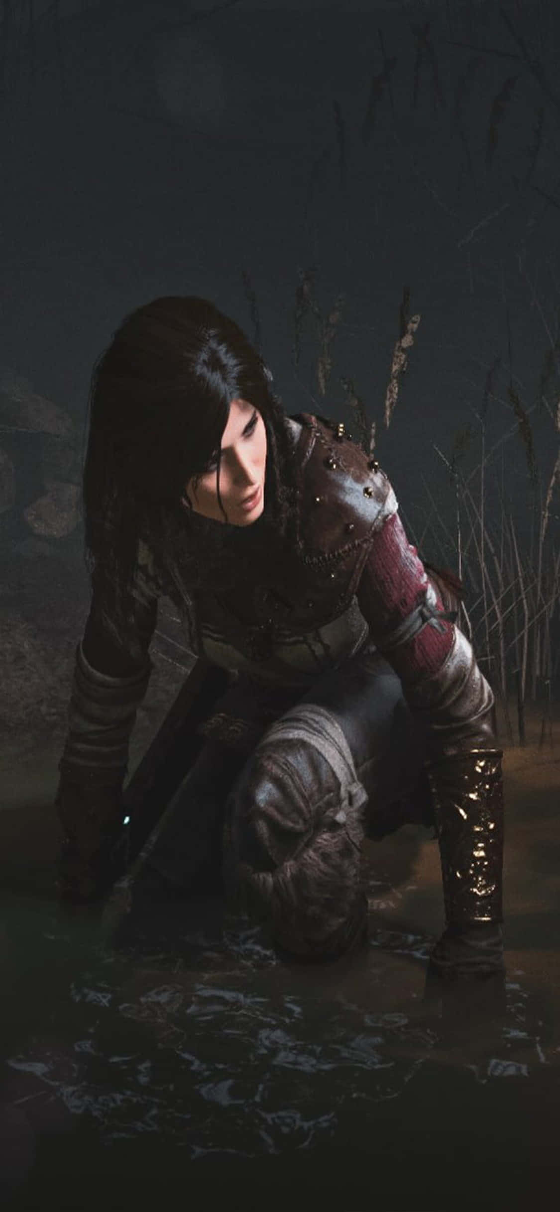 iPhone X Rise Of The Tomb Raider 桌布 壁紙 — 一名身穿暗色鎧甲的戰士跪在淺水中，周圍是高高的蘆葦，天空昏暗如暮色。