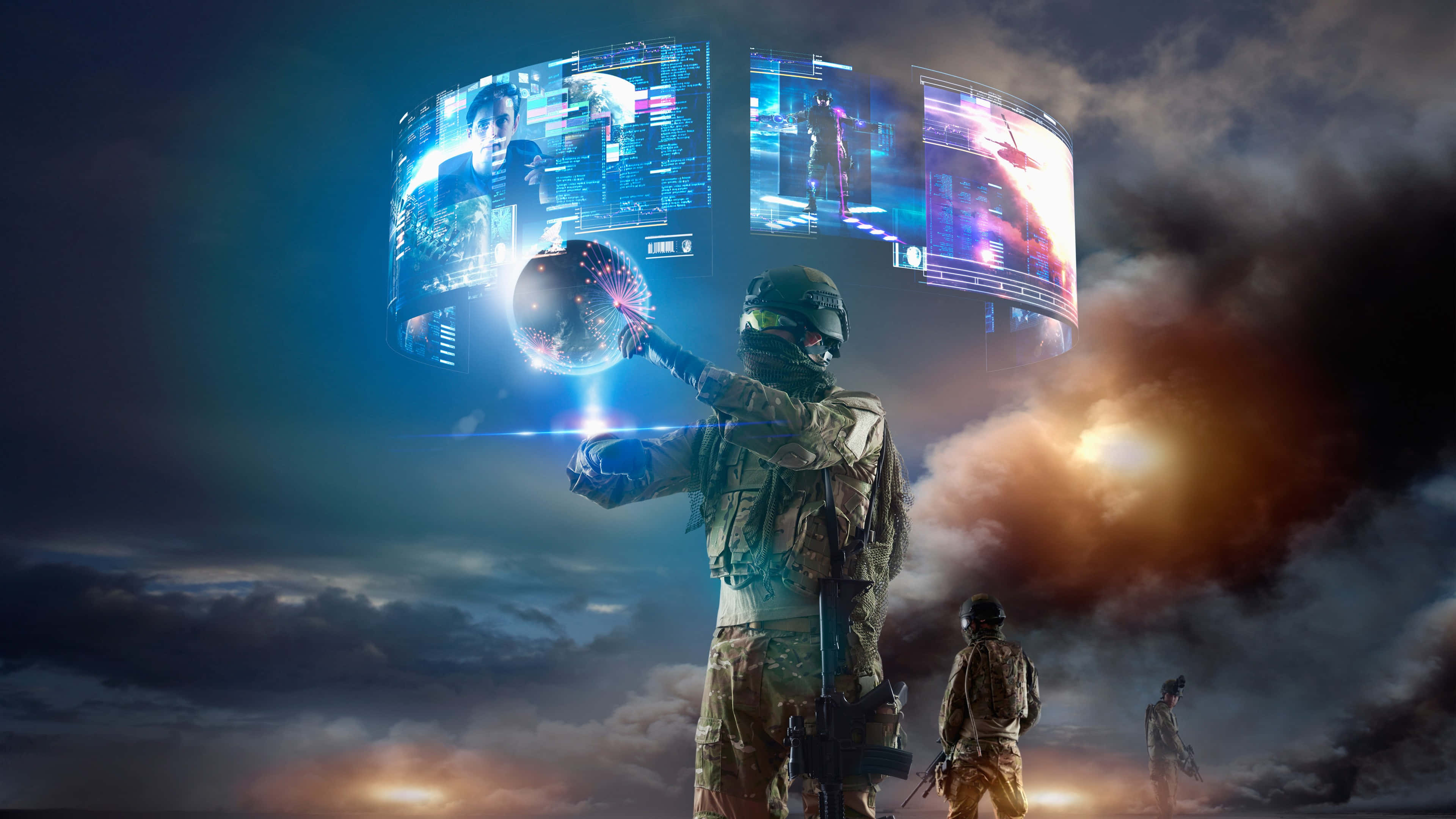 4K Military 桌布 壁紙 — 一名身穿未來裝備的士兵手持發光球體，全息螢幕在暴風雨黃昏的天空中漂浮。