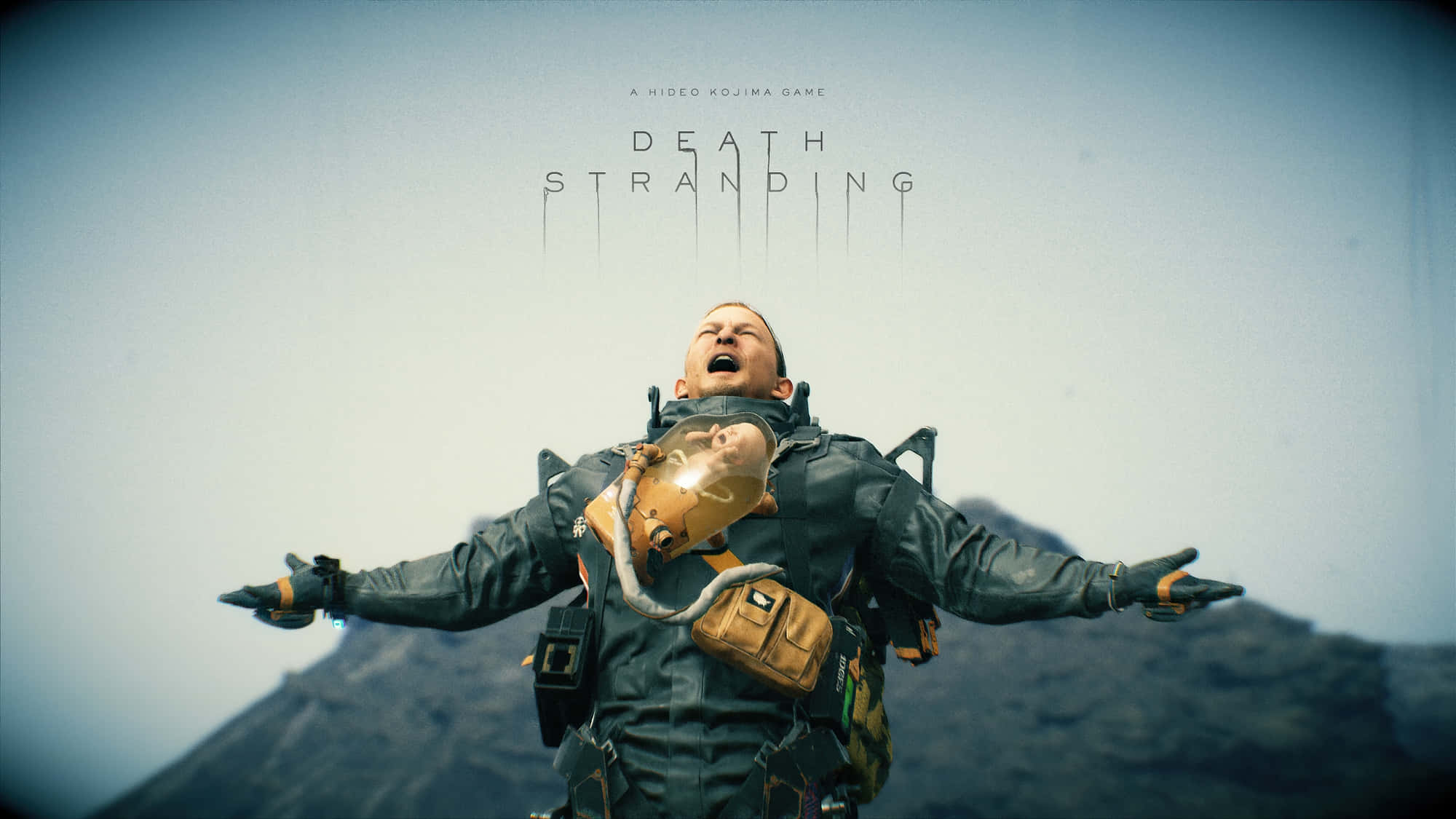 death stranding iPhone 桌布 壁紙 — 一名身穿未來裝備的男子站在山頂，雙臂伸展開來，面對迷濛的天空，而《Death Stranding》的標題則高懸在上方。