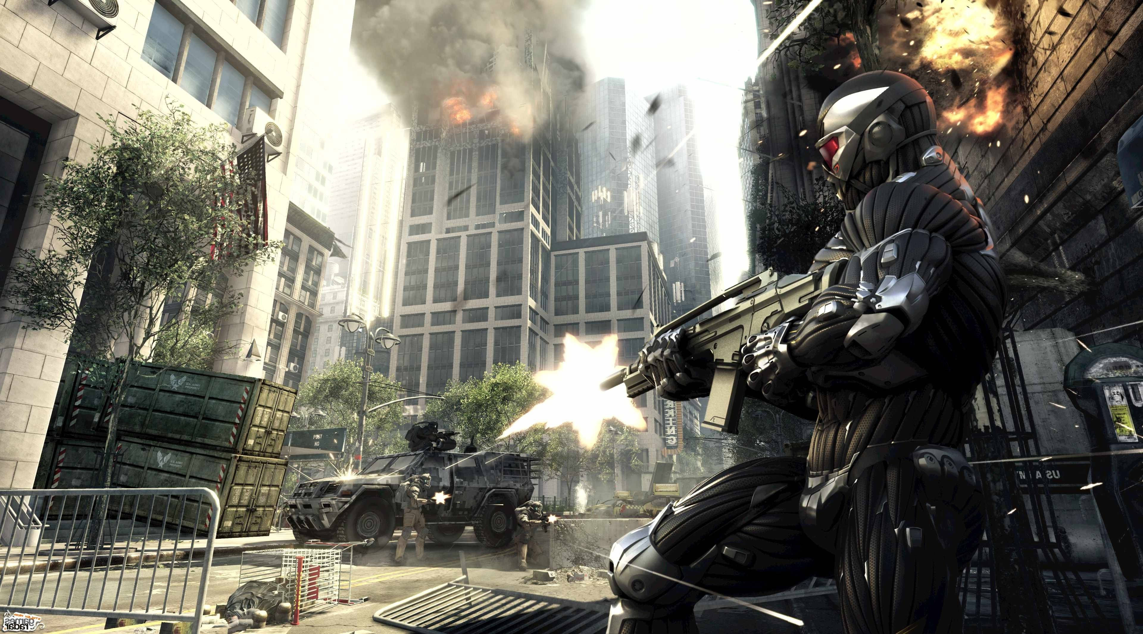 Crysis 3 桌布 壁紙 — 一名身穿未來裝甲的士兵在混亂的城市戰場上開火，爆炸和煙霧從燃燒的建築物中升起。