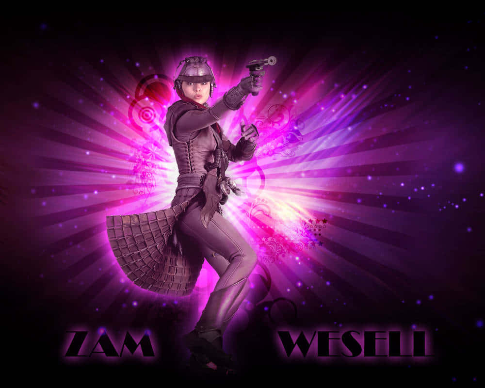 Zam Wesell 桌布 壁紙 — 一名身穿未來裝甲的戰士手持發光武器，對抗一道耀眼的紫色能量爆發。