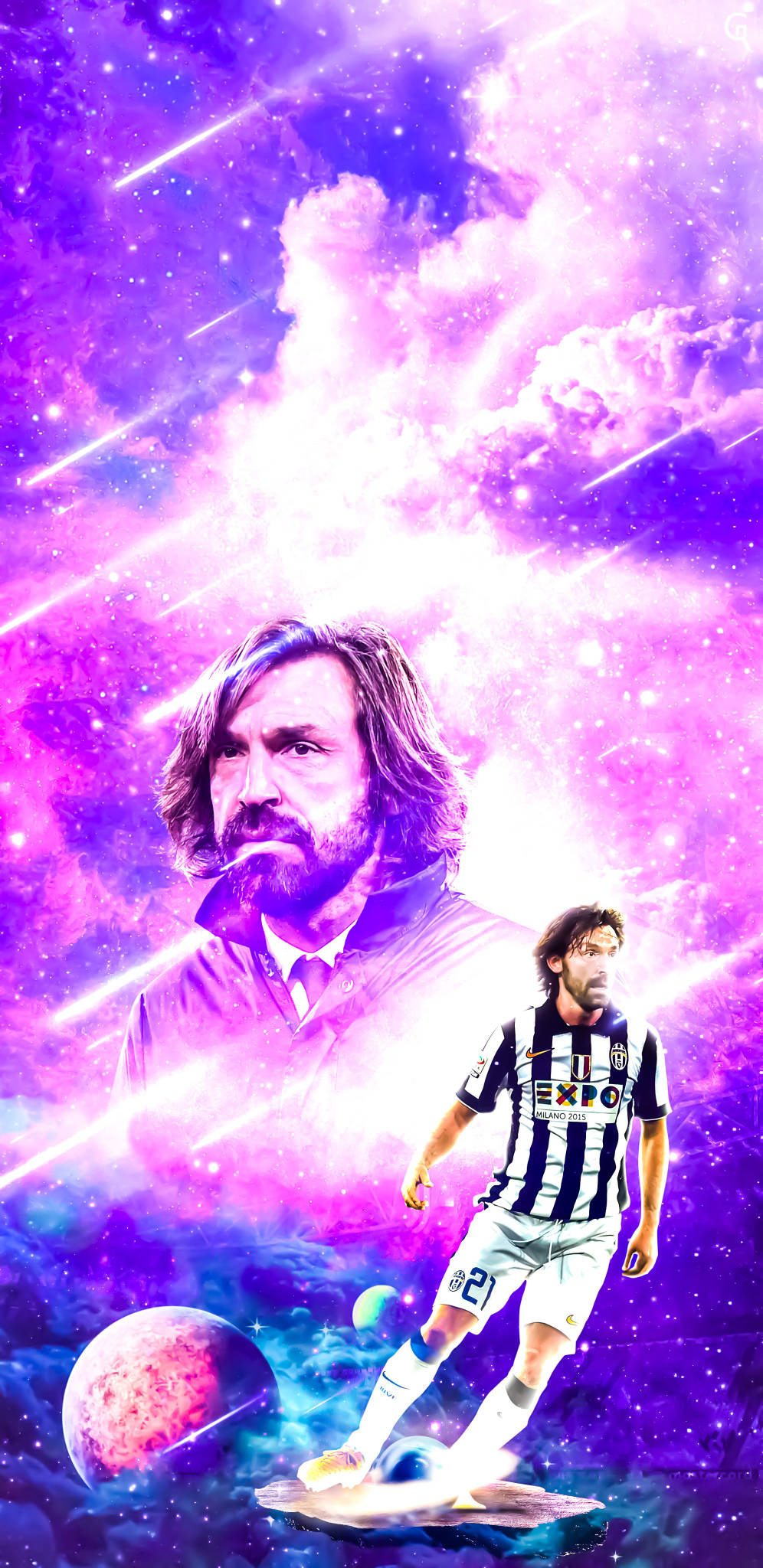 andrea pirlo 桌布 壁紙 — 一名身穿條紋球衣的足球運動員漂浮在宇宙平台上，周圍是紫色星雲和流星，背後有他更大的肖像。