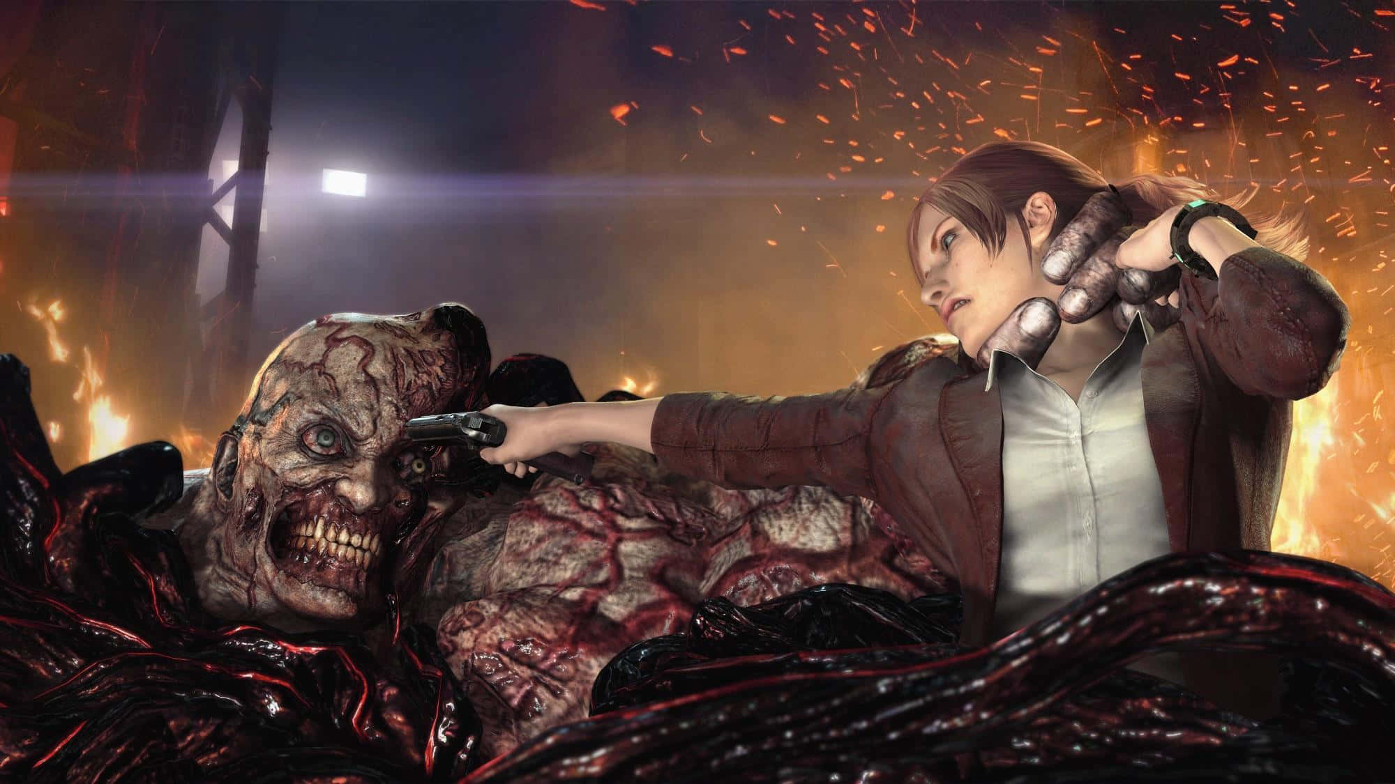 Resident Evil Revelations 2 桌布 壁紙 — 一名身穿棕色外套的女子在火焰四射、血跡斑斑的環境中，用槍瞄準一個怪誕的殭屍般生物。