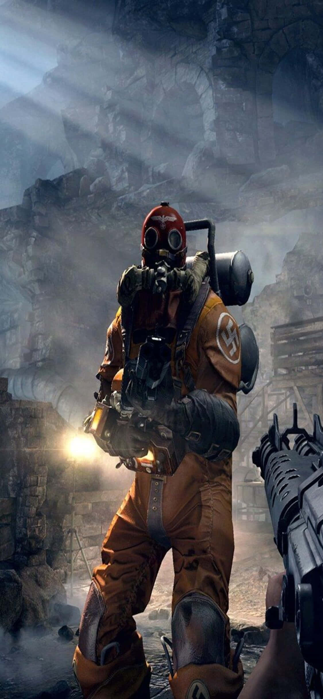 iPhone Xs Wolfenstein Ii 桌布 壁紙 — 一名身穿橙色防護服、戴紅色防毒面具的士兵站在廢棄的工業荒地中，沐浴在戲劇性的光束下。