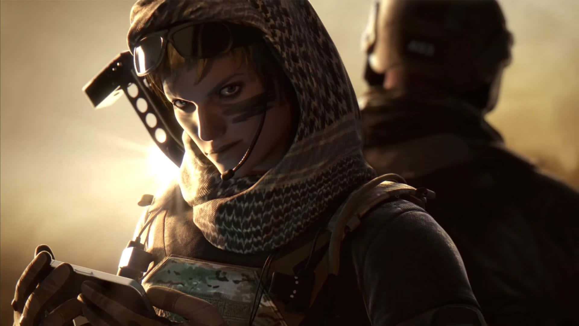 Rainbow Six Siege Valkyrie 桌布 壁紙 — 一名身穿沙漠裝備的士兵，戴著圖案圍巾和護目鏡，在朦朧的金色背景下專注地盯著手持設備。